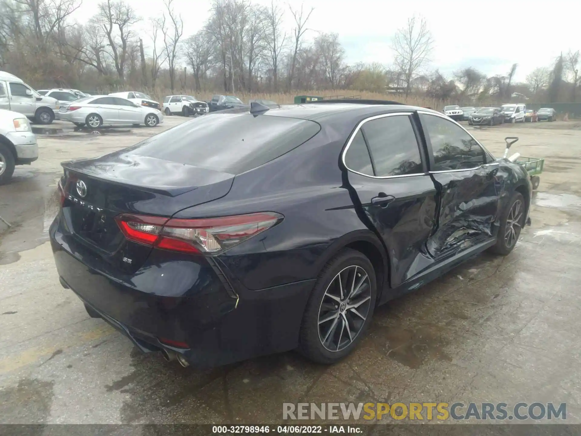 4 Photograph of a damaged car 4T1G11AK5NU632084 TOYOTA CAMRY 2022