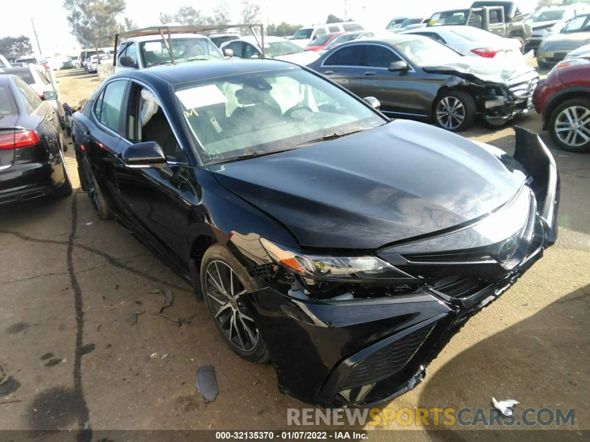 1 Photograph of a damaged car 4T1G11AK5NU633588 TOYOTA CAMRY 2022