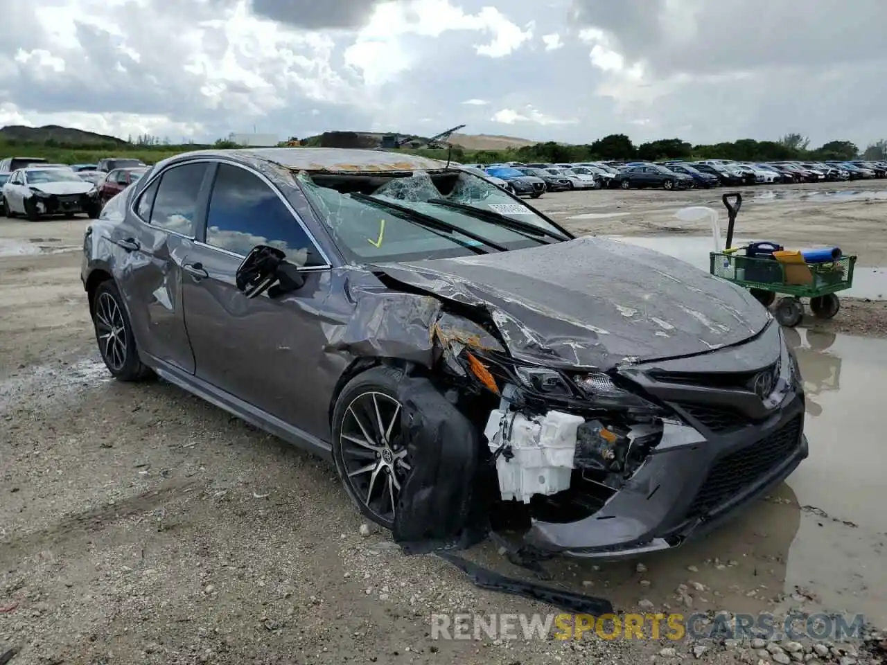 1 Photograph of a damaged car 4T1G11AK5NU650522 TOYOTA CAMRY 2022