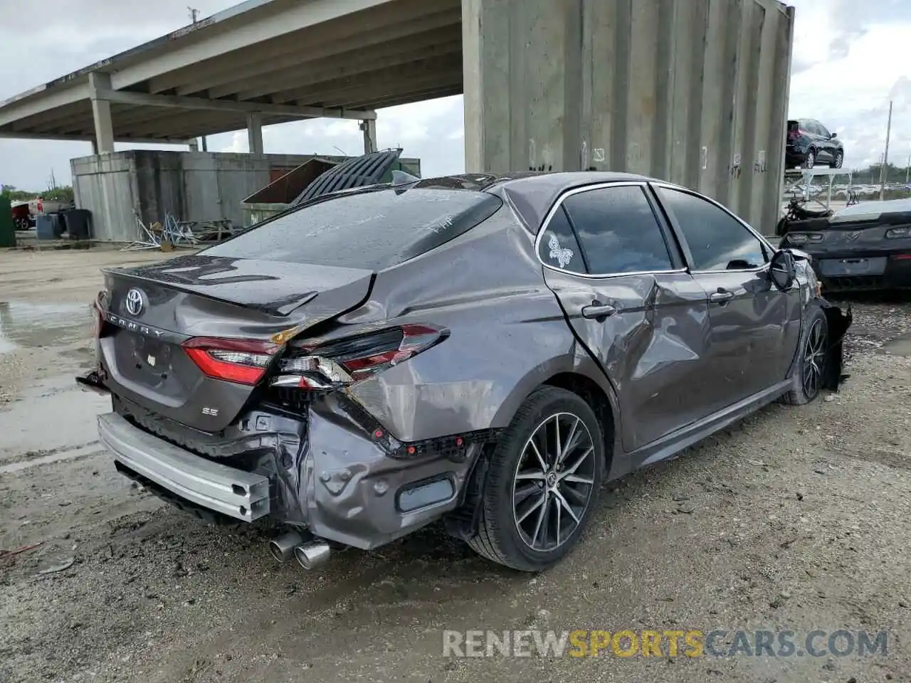 4 Photograph of a damaged car 4T1G11AK5NU650522 TOYOTA CAMRY 2022