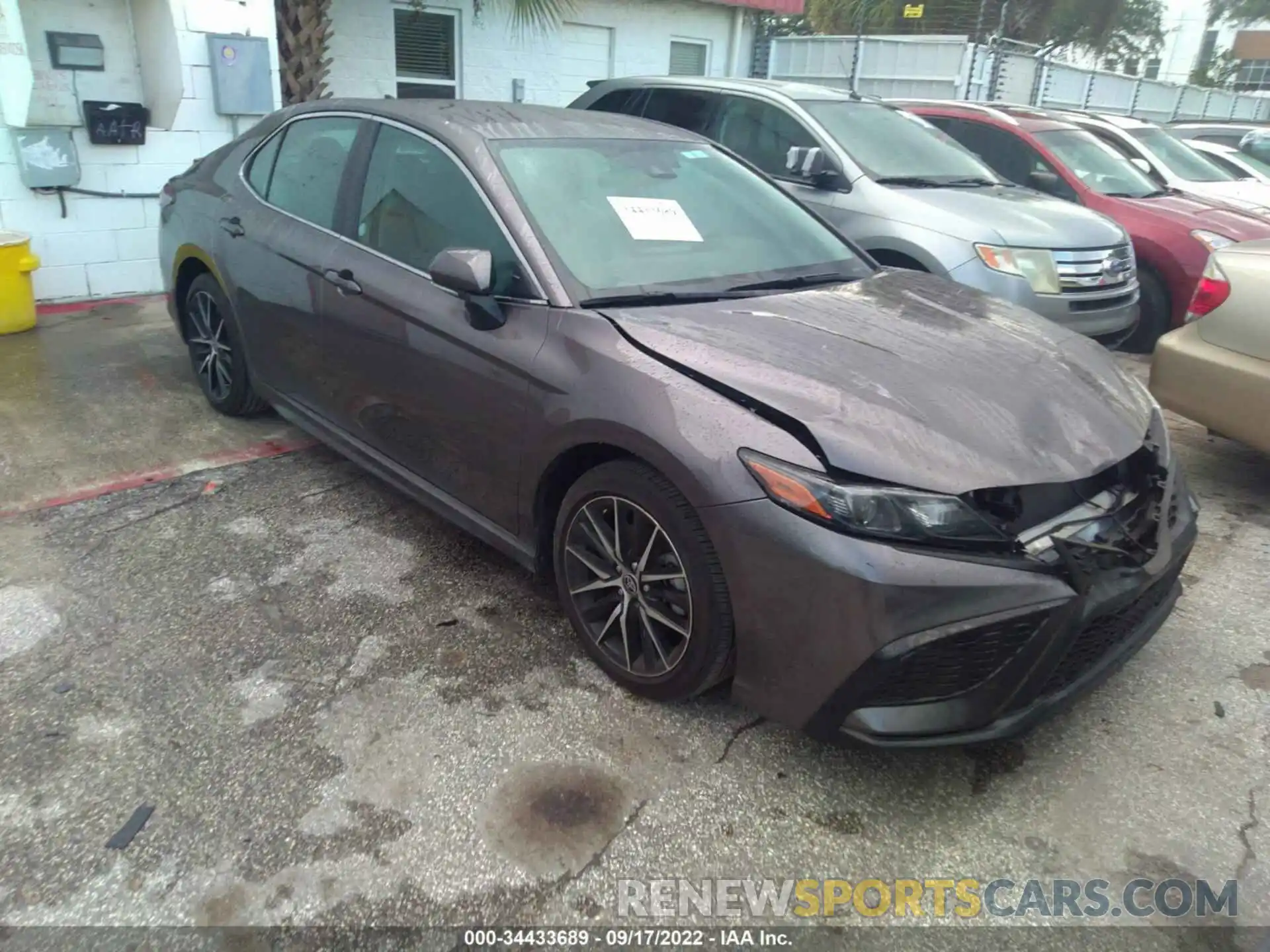 1 Photograph of a damaged car 4T1G11AK5NU662752 TOYOTA CAMRY 2022