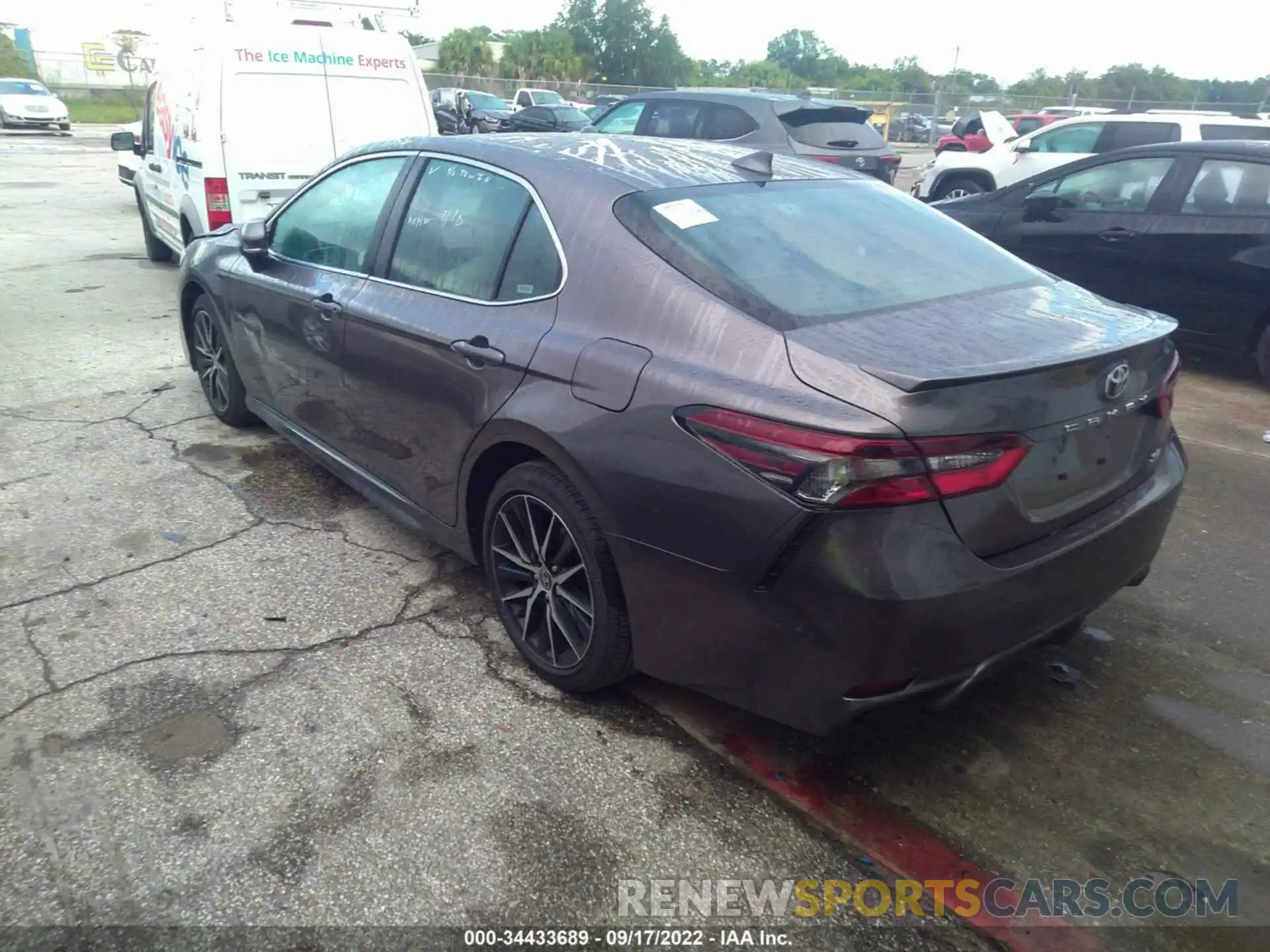 3 Photograph of a damaged car 4T1G11AK5NU662752 TOYOTA CAMRY 2022