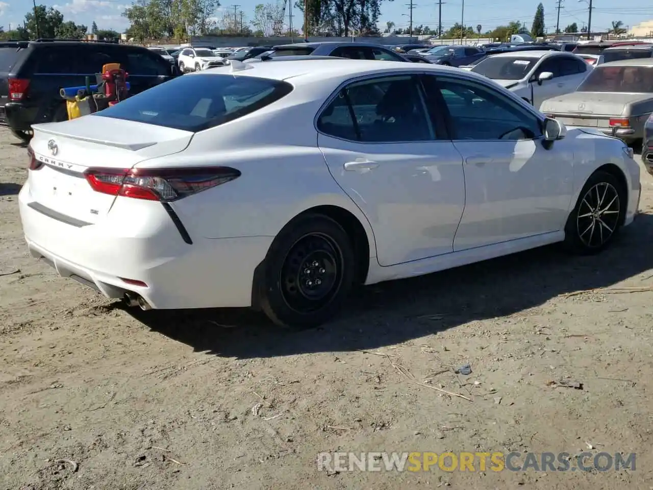 4 Photograph of a damaged car 4T1G11AK5NU664856 TOYOTA CAMRY 2022