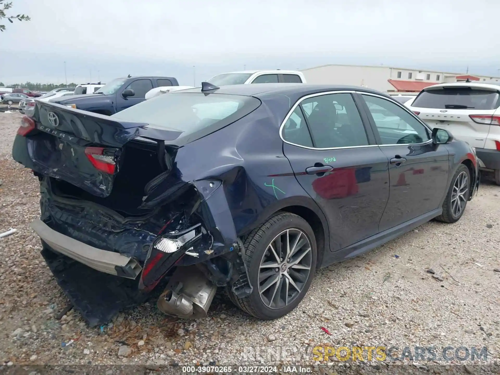 4 Photograph of a damaged car 4T1G11AK5NU669913 TOYOTA CAMRY 2022