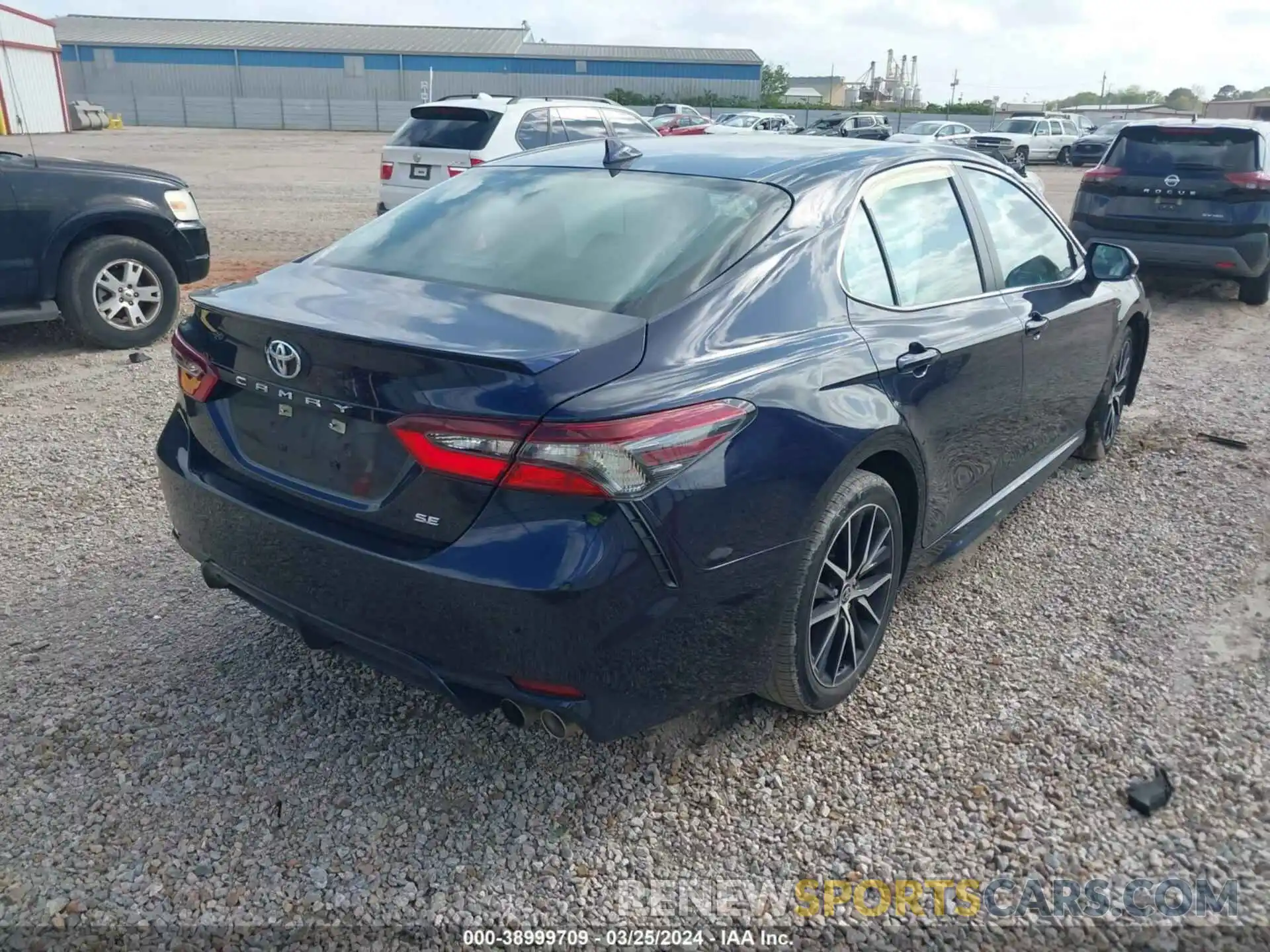 4 Photograph of a damaged car 4T1G11AK5NU686758 TOYOTA CAMRY 2022