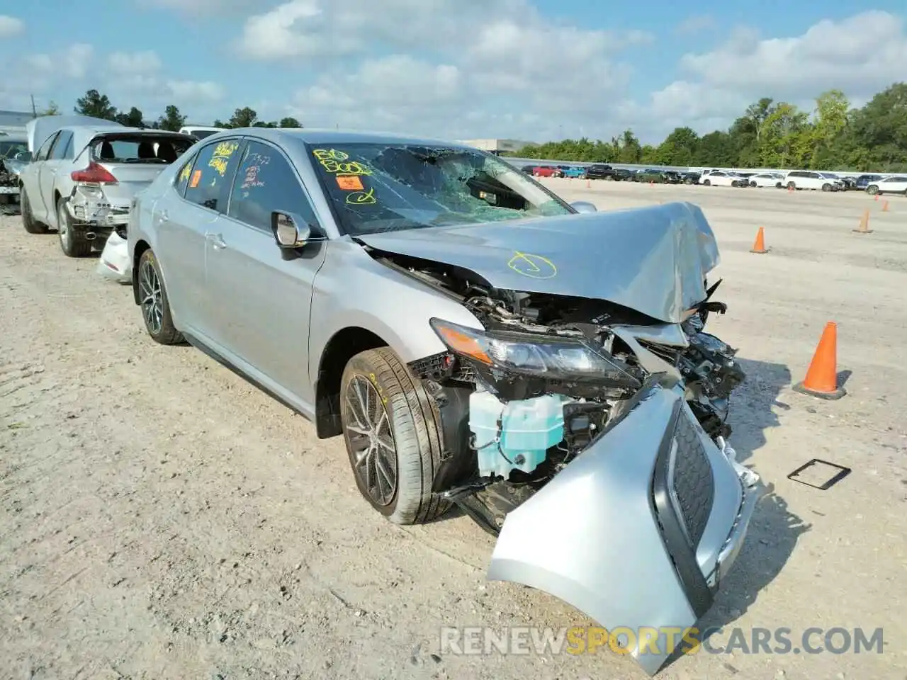 1 Photograph of a damaged car 4T1G11AK5NU689112 TOYOTA CAMRY 2022