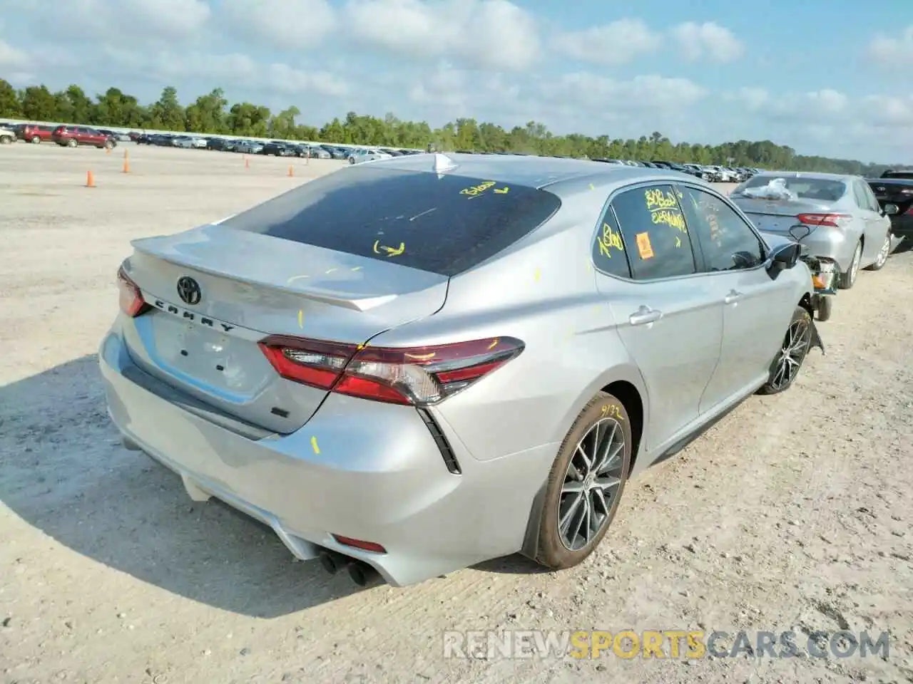 4 Photograph of a damaged car 4T1G11AK5NU689112 TOYOTA CAMRY 2022