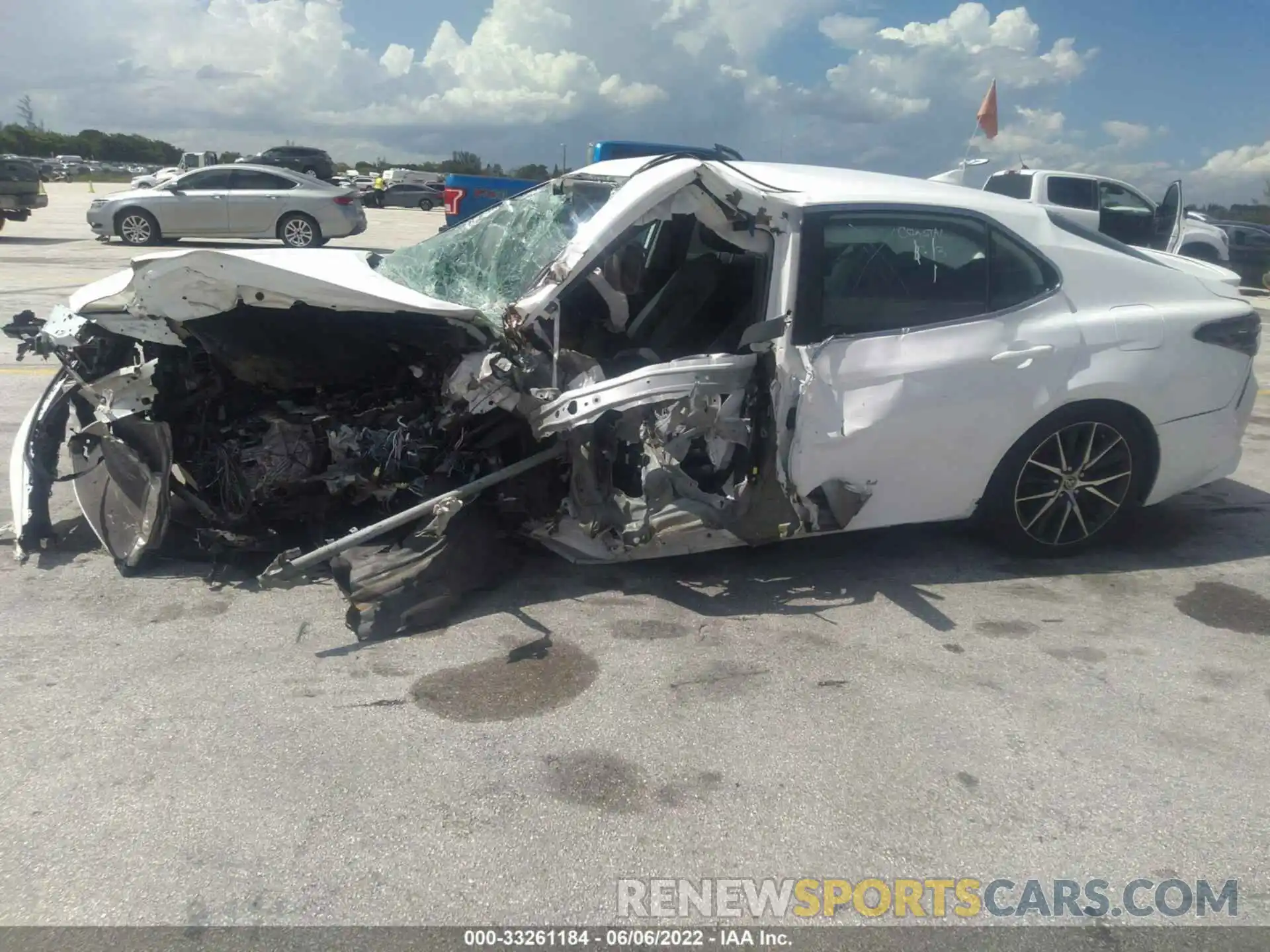 6 Photograph of a damaged car 4T1G11AK6NU635656 TOYOTA CAMRY 2022