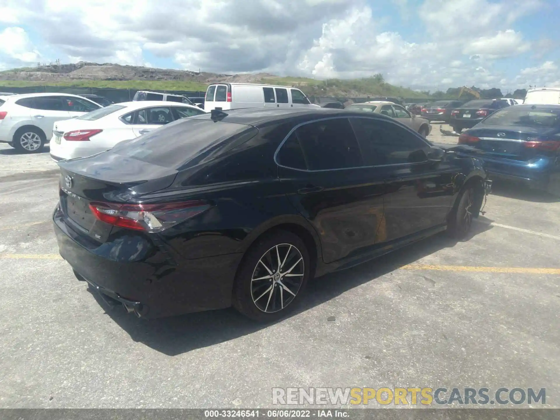 4 Photograph of a damaged car 4T1G11AK7NU627680 TOYOTA CAMRY 2022