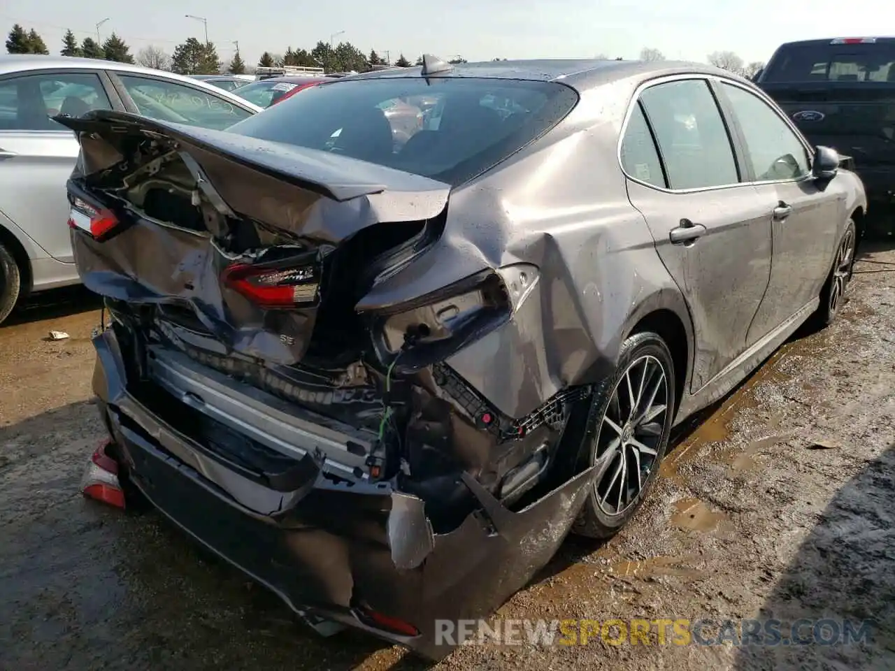 4 Photograph of a damaged car 4T1G11AK7NU646438 TOYOTA CAMRY 2022