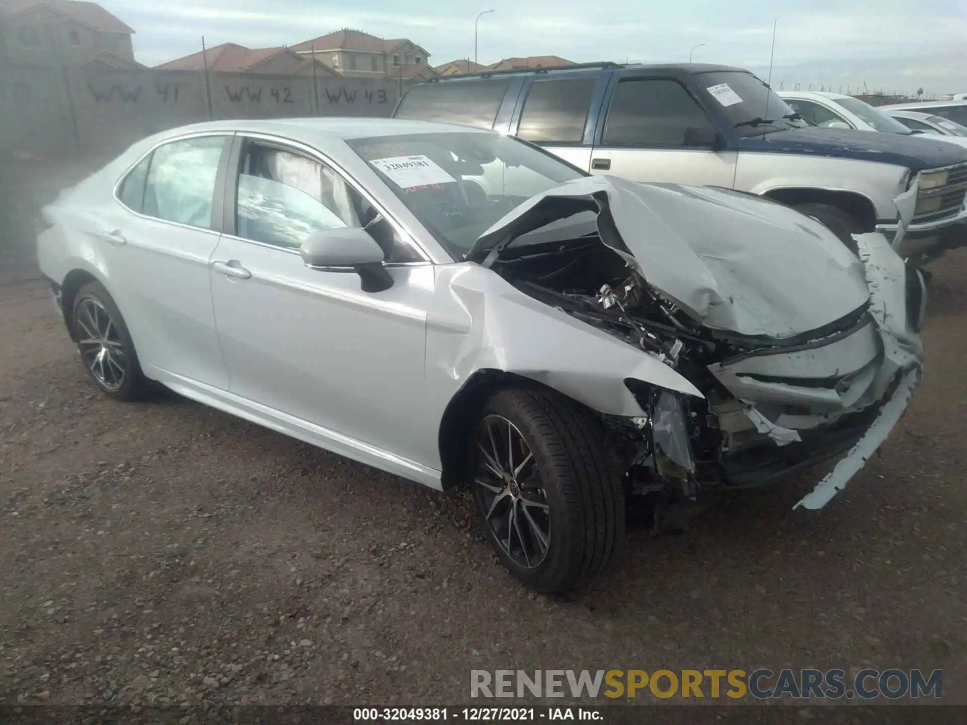 1 Photograph of a damaged car 4T1G11AK8NU005296 TOYOTA CAMRY 2022