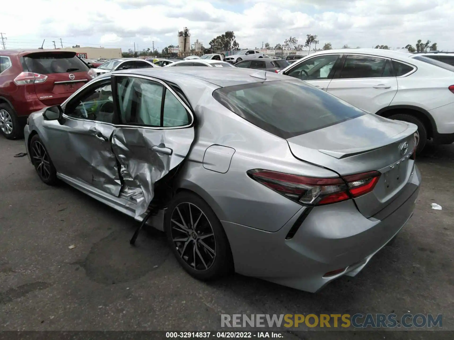 3 Photograph of a damaged car 4T1G11AK8NU621399 TOYOTA CAMRY 2022