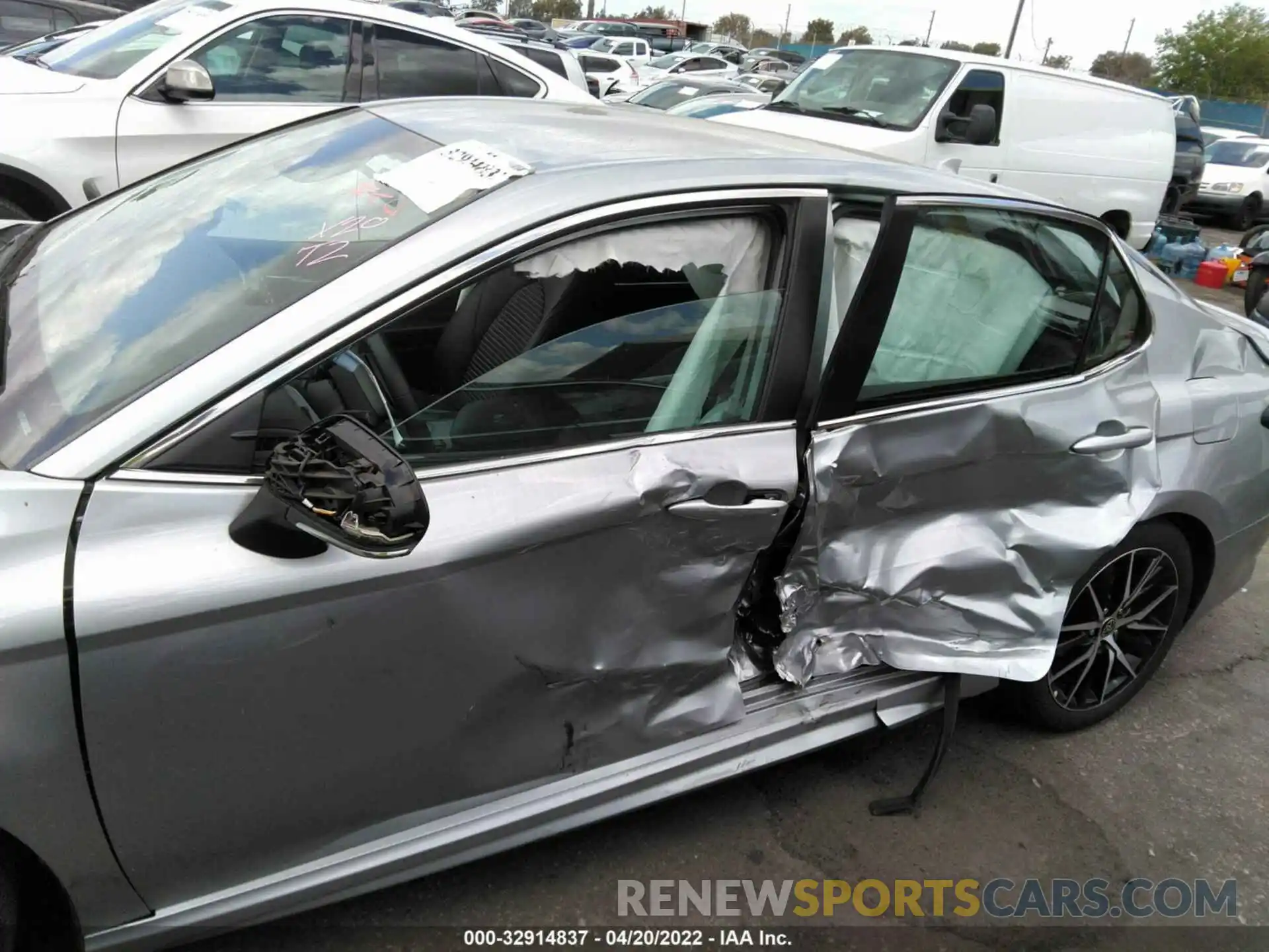 6 Photograph of a damaged car 4T1G11AK8NU621399 TOYOTA CAMRY 2022