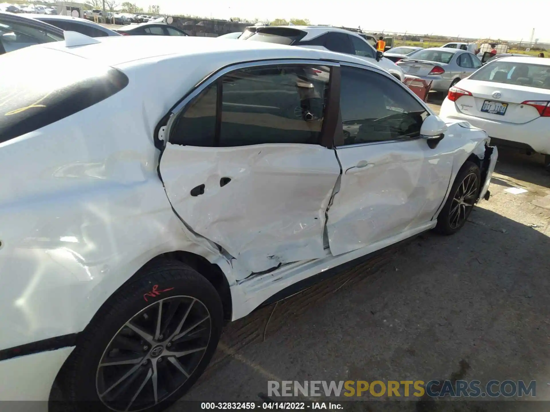 6 Photograph of a damaged car 4T1G11AK8NU624125 TOYOTA CAMRY 2022