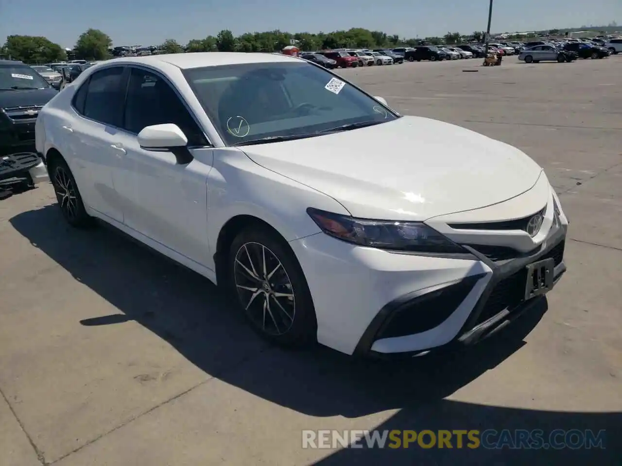 1 Photograph of a damaged car 4T1G11AK9NU669137 TOYOTA CAMRY 2022