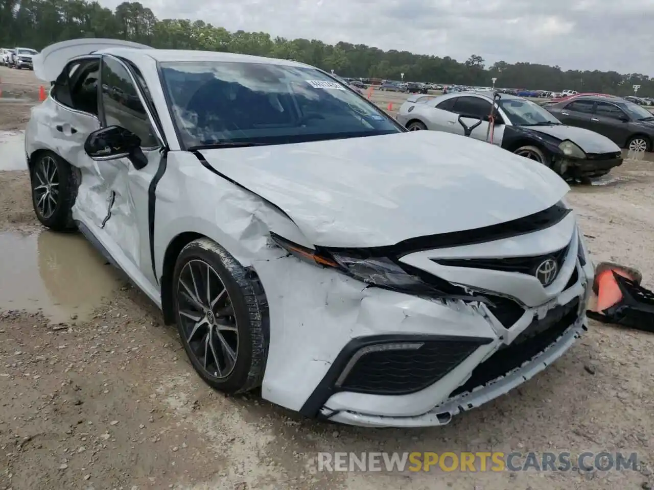 1 Photograph of a damaged car 4T1G11AKXNU012055 TOYOTA CAMRY 2022