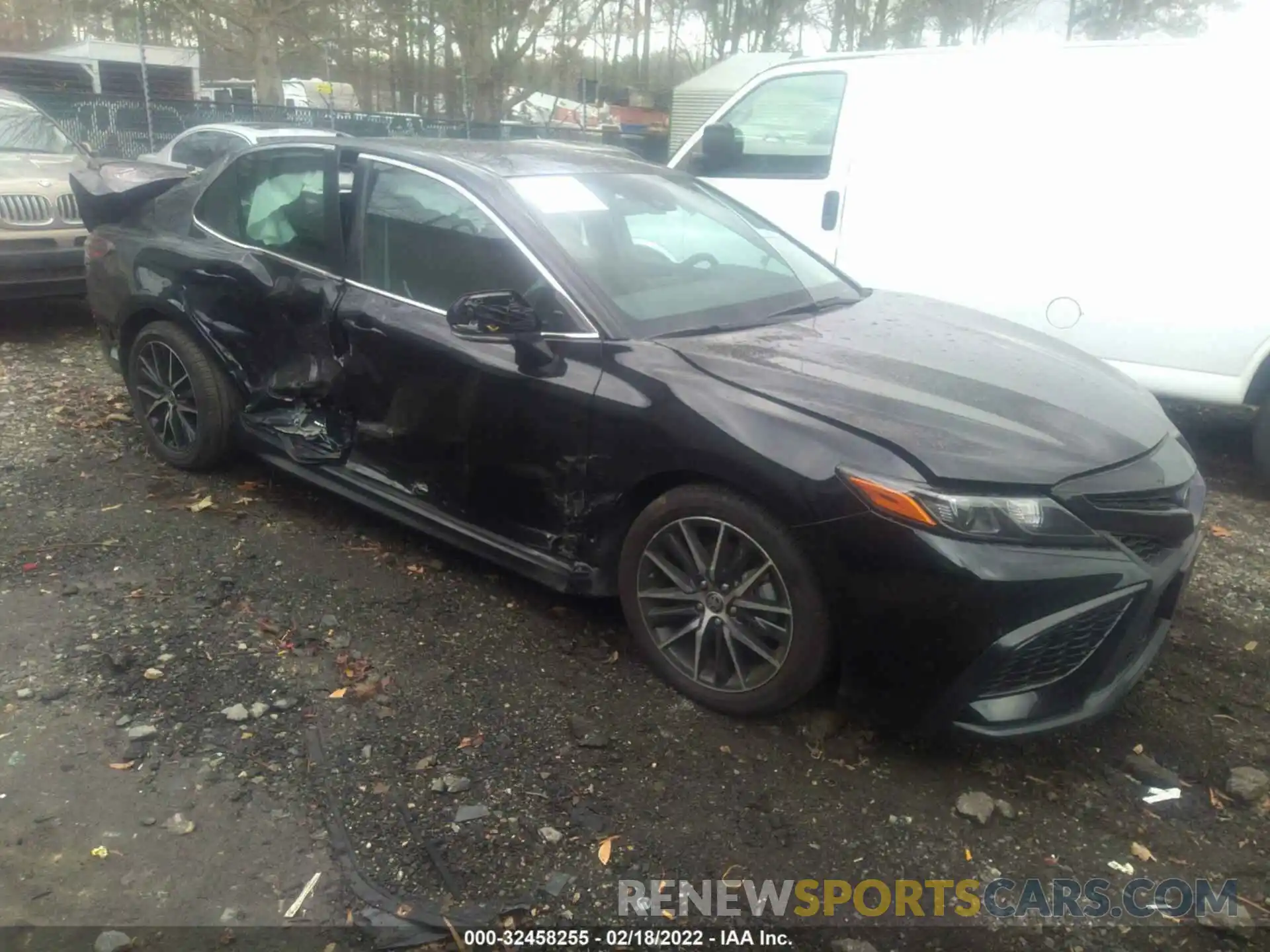 1 Photograph of a damaged car 4T1G11AKXNU498723 TOYOTA CAMRY 2022