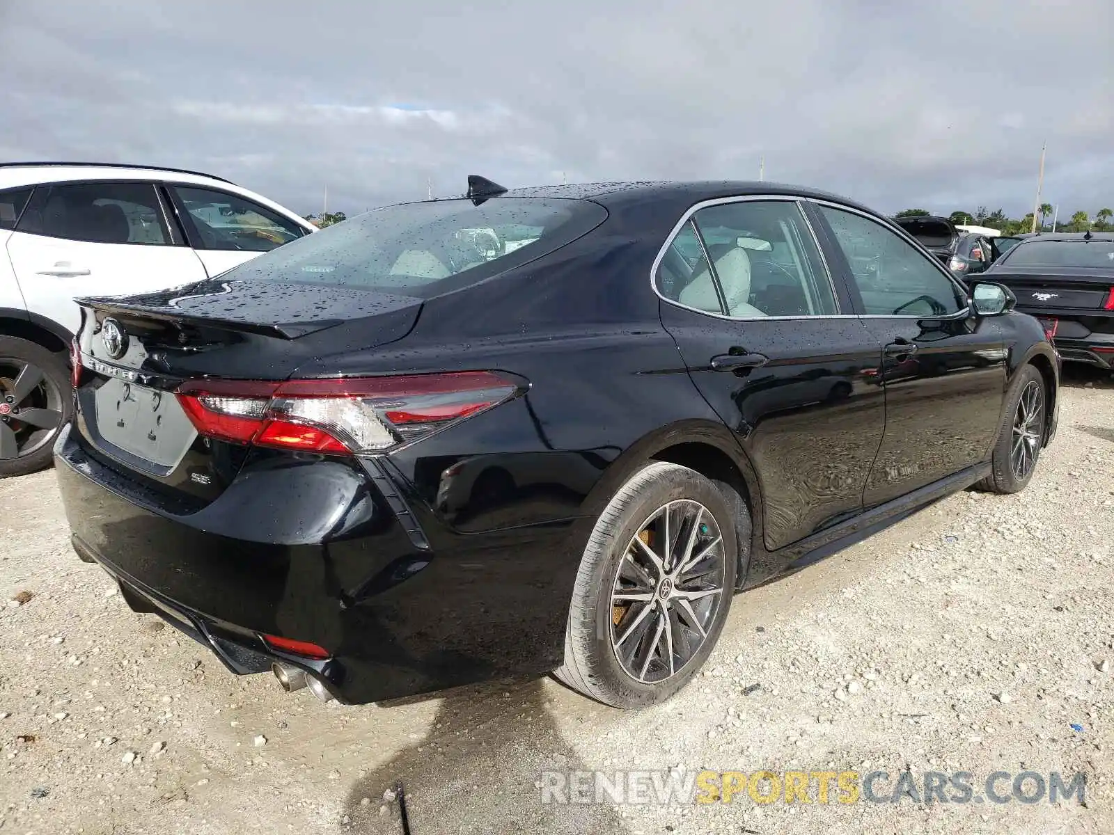 4 Photograph of a damaged car 4T1G11AKXNU618858 TOYOTA CAMRY 2022