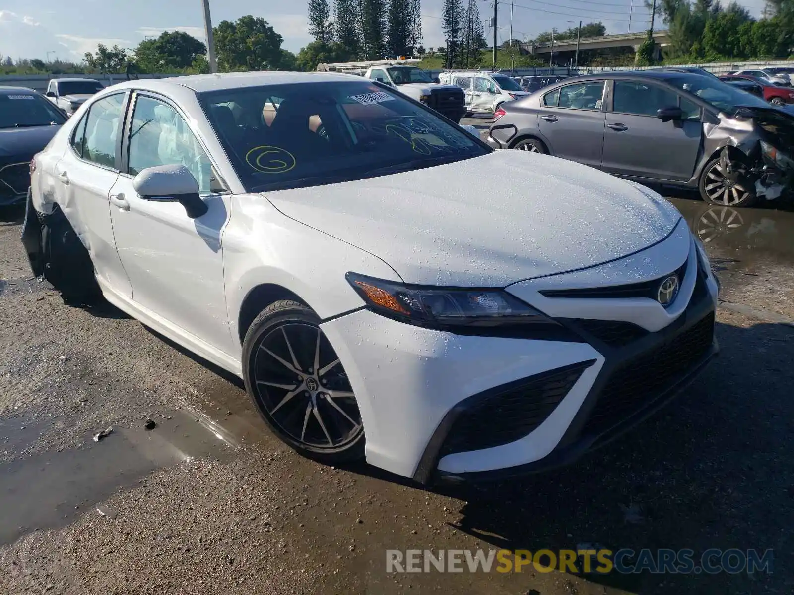 1 Photograph of a damaged car 4T1G11AKXNU625261 TOYOTA CAMRY 2022