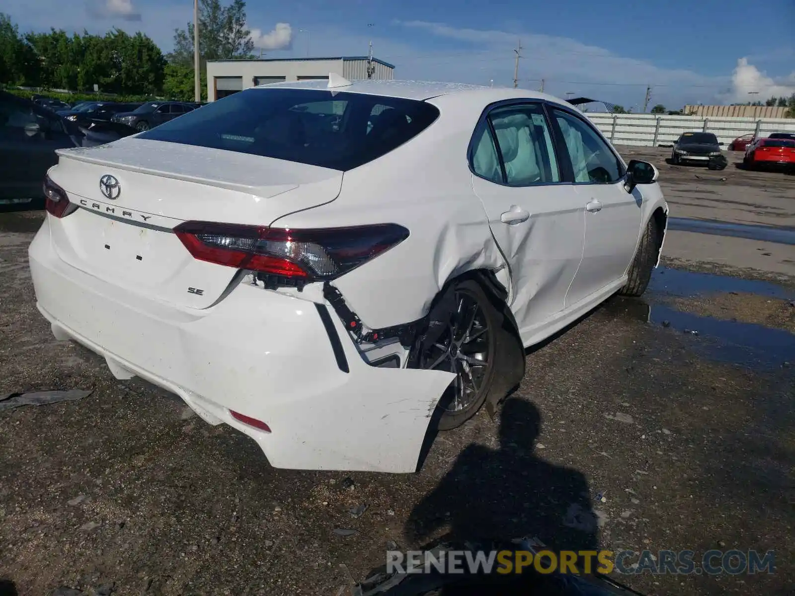 4 Photograph of a damaged car 4T1G11AKXNU625261 TOYOTA CAMRY 2022