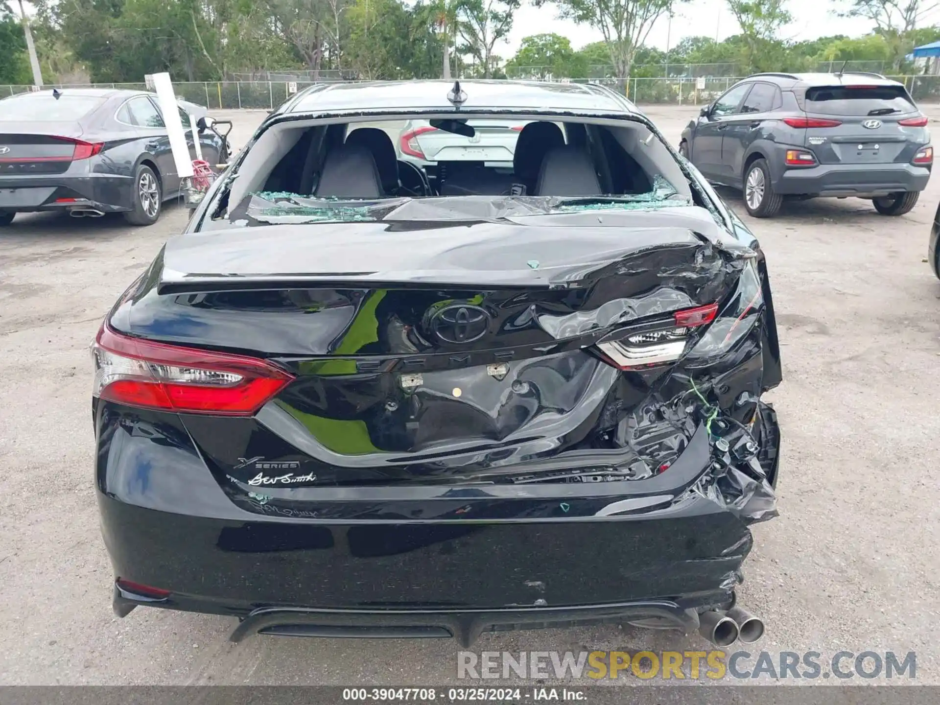 16 Photograph of a damaged car 4T1G11AKXNU626393 TOYOTA CAMRY 2022