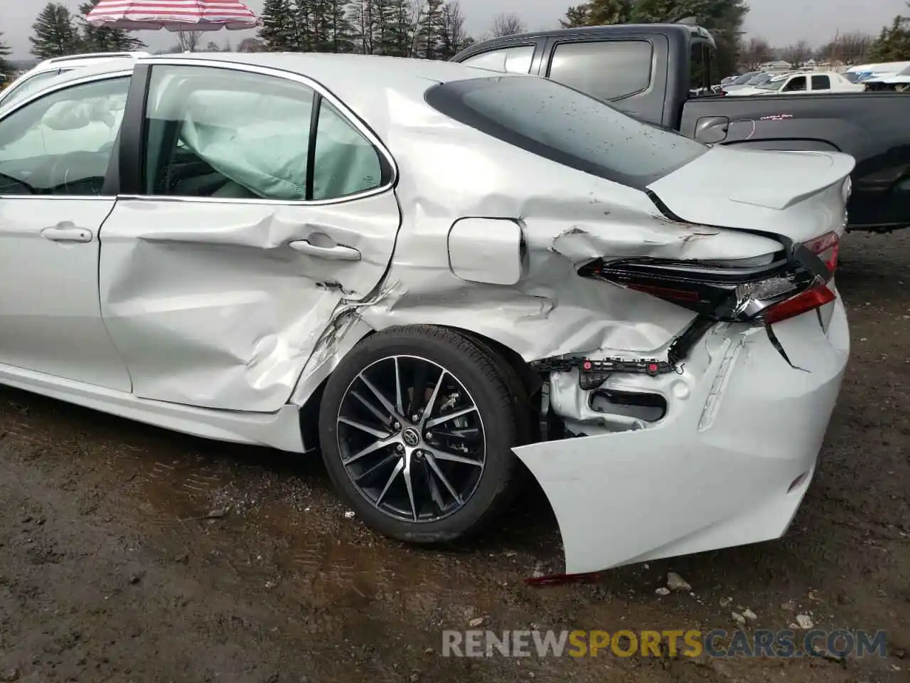 9 Photograph of a damaged car 4T1G11BK9NU055719 TOYOTA CAMRY 2022