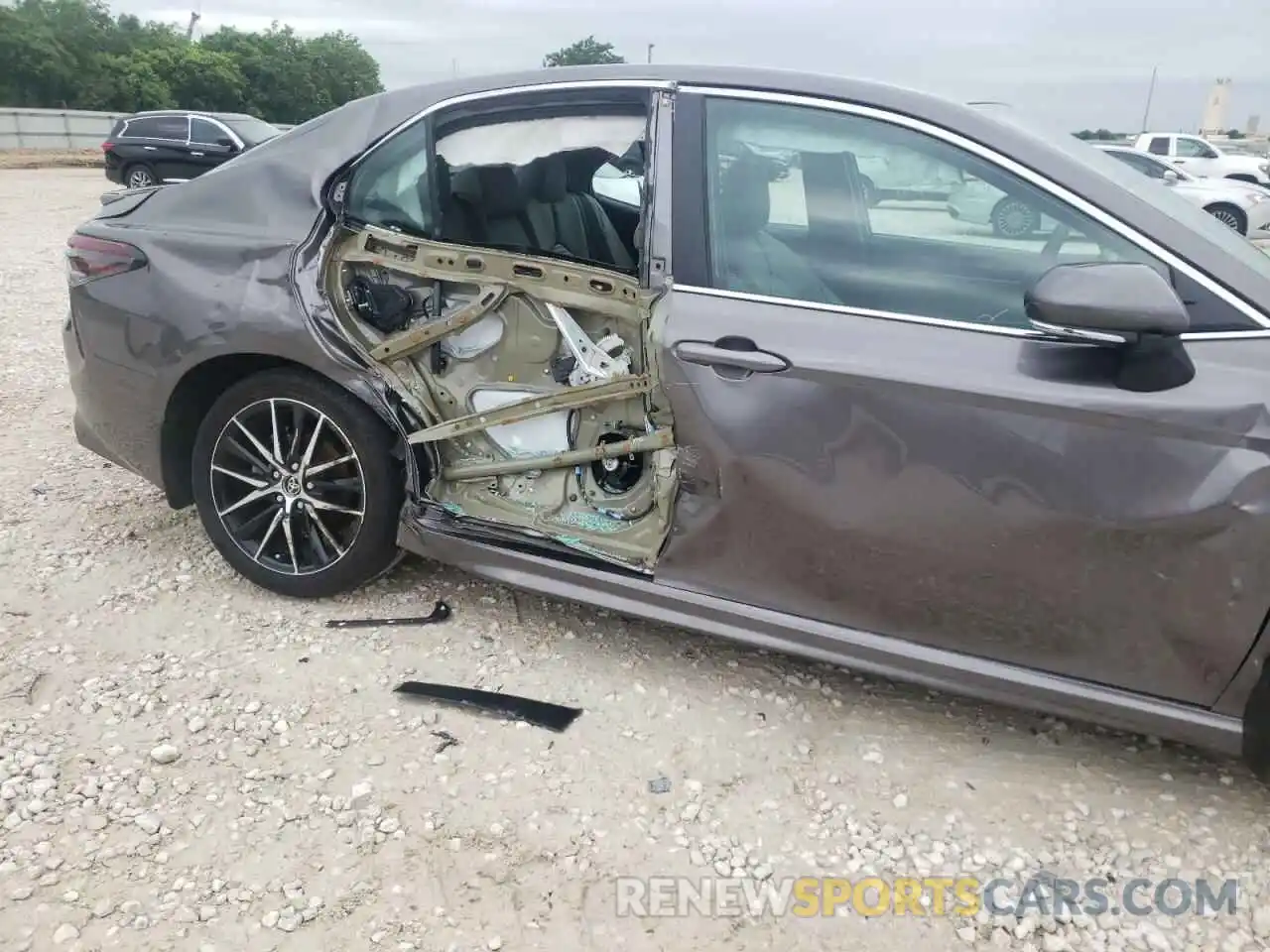 9 Photograph of a damaged car 4T1G31AK1NU572122 TOYOTA CAMRY 2022