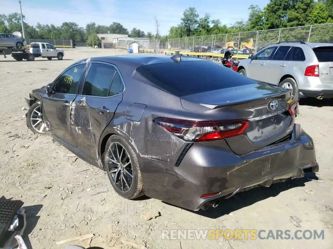 3 Photograph of a damaged car 4T1G31AK2NU571870 TOYOTA CAMRY 2022