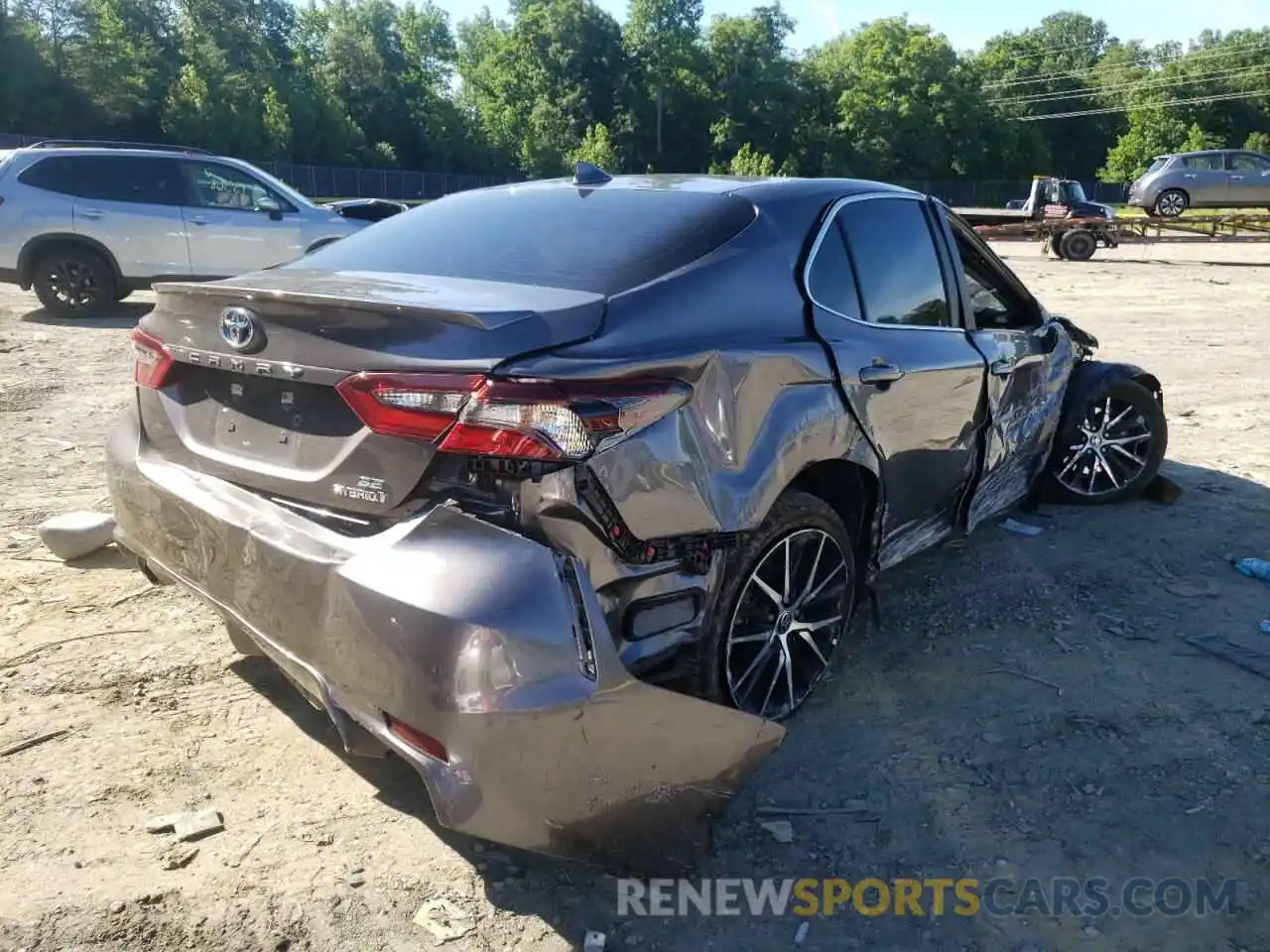 4 Photograph of a damaged car 4T1G31AK2NU571870 TOYOTA CAMRY 2022