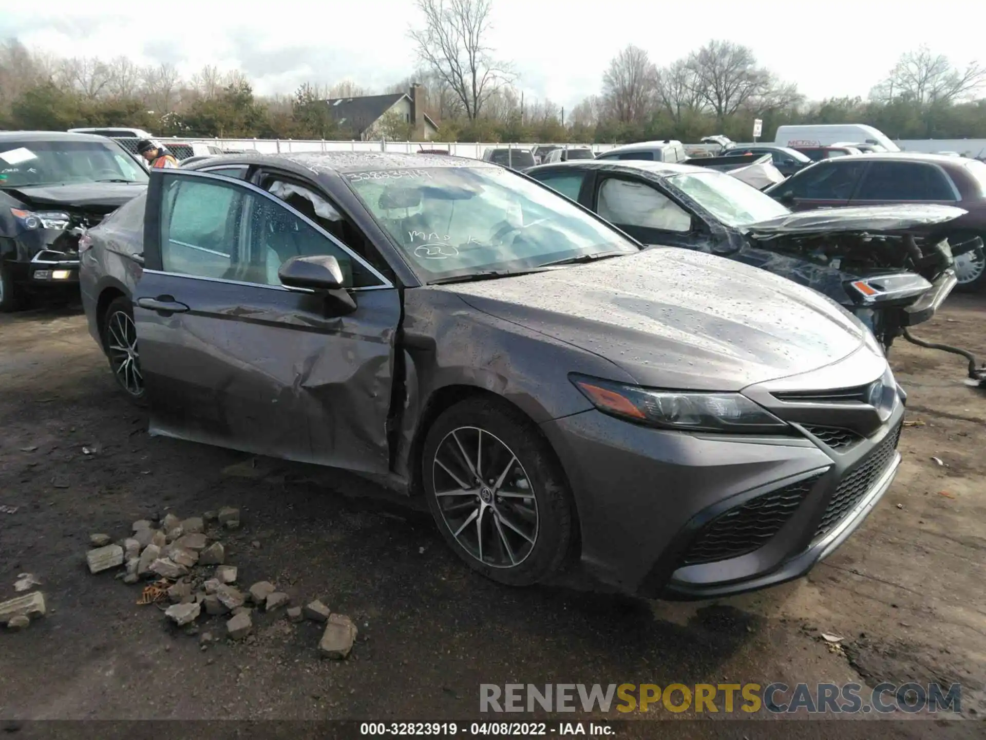 1 Photograph of a damaged car 4T1G31AKXNU575990 TOYOTA CAMRY 2022