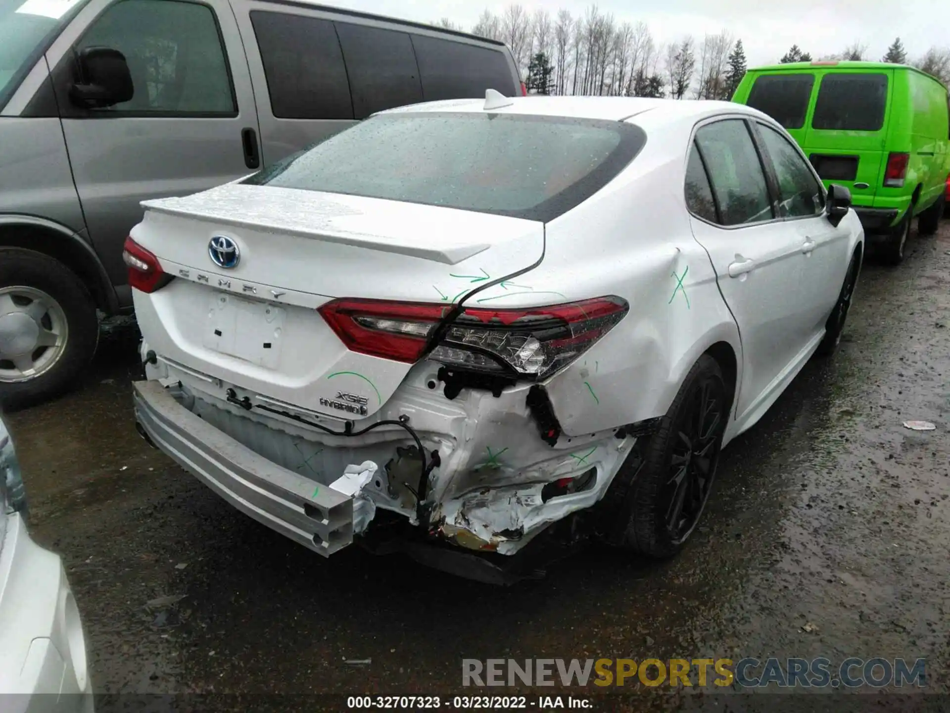 4 Photograph of a damaged car 4T1K31AK2NU570941 TOYOTA CAMRY 2022