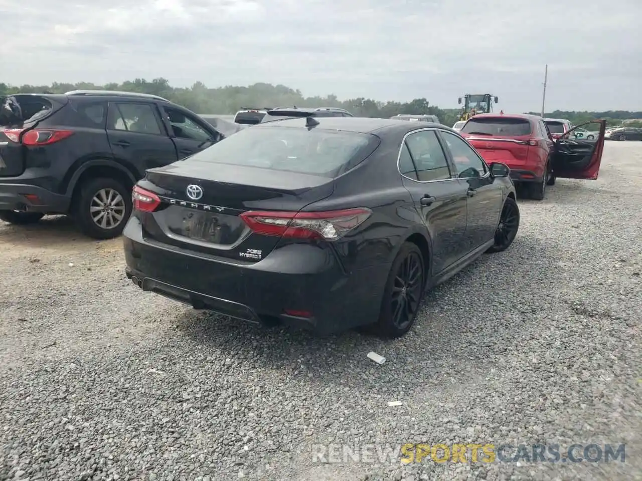 4 Photograph of a damaged car 4T1K31AK2NU571555 TOYOTA CAMRY 2022