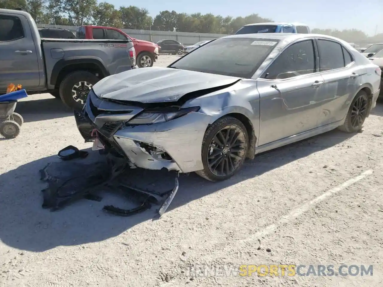 2 Photograph of a damaged car 4T1K31AK2NU572186 TOYOTA CAMRY 2022