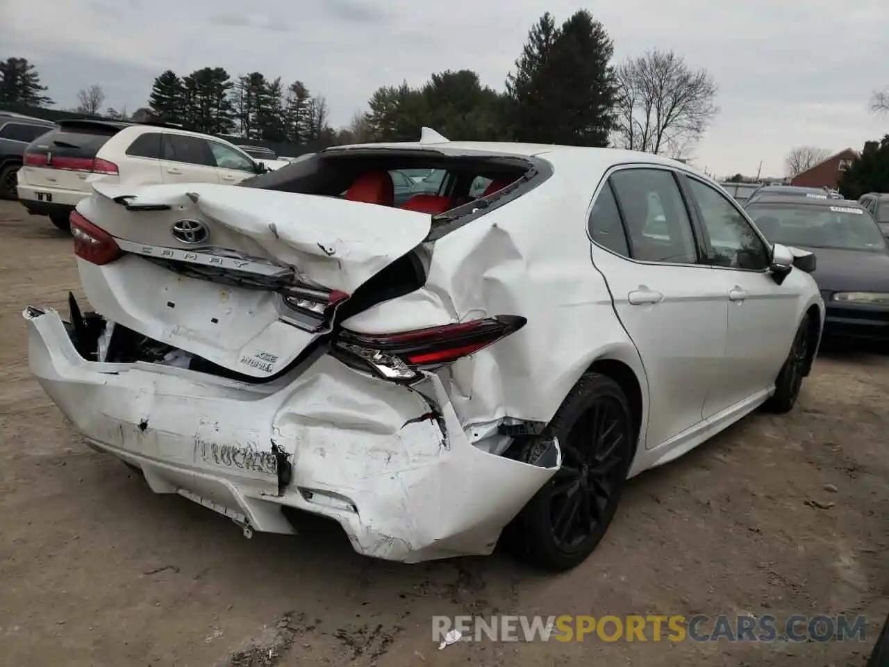 4 Photograph of a damaged car 4T1K31AK3NU032961 TOYOTA CAMRY 2022