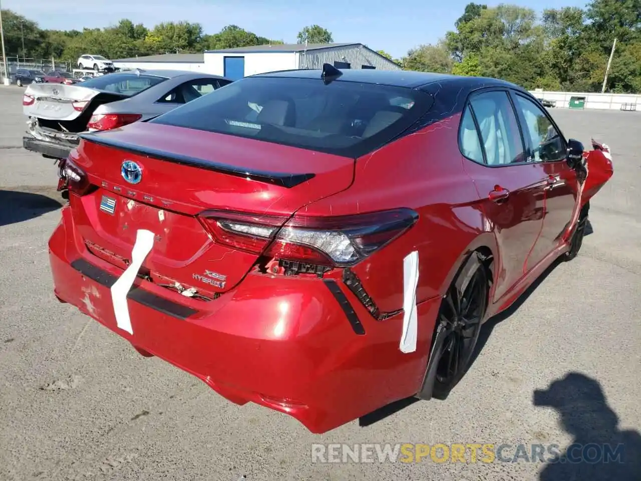 4 Photograph of a damaged car 4T1K31AK4NU034993 TOYOTA CAMRY 2022