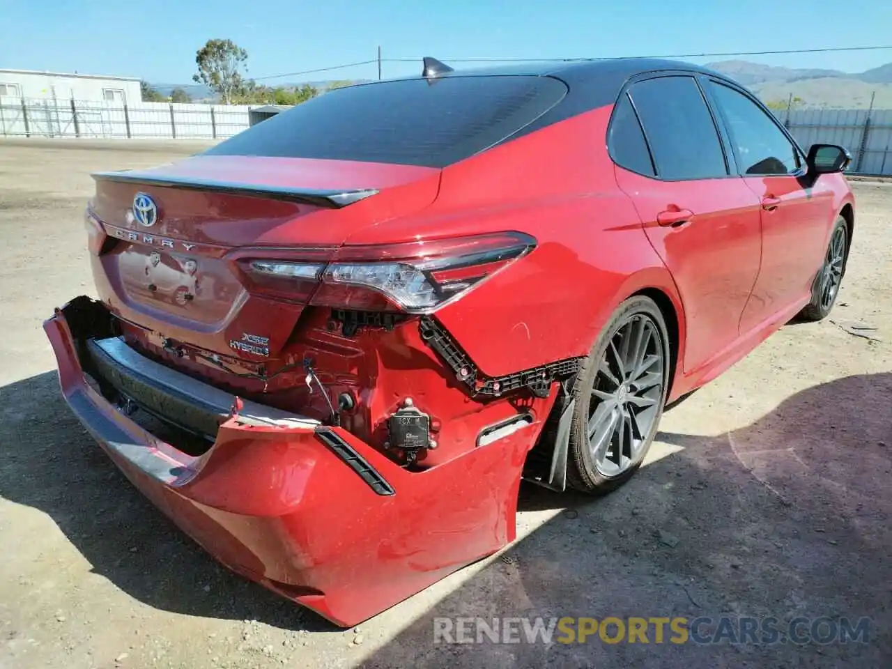 4 Photograph of a damaged car 4T1K31AK5NU035618 TOYOTA CAMRY 2022