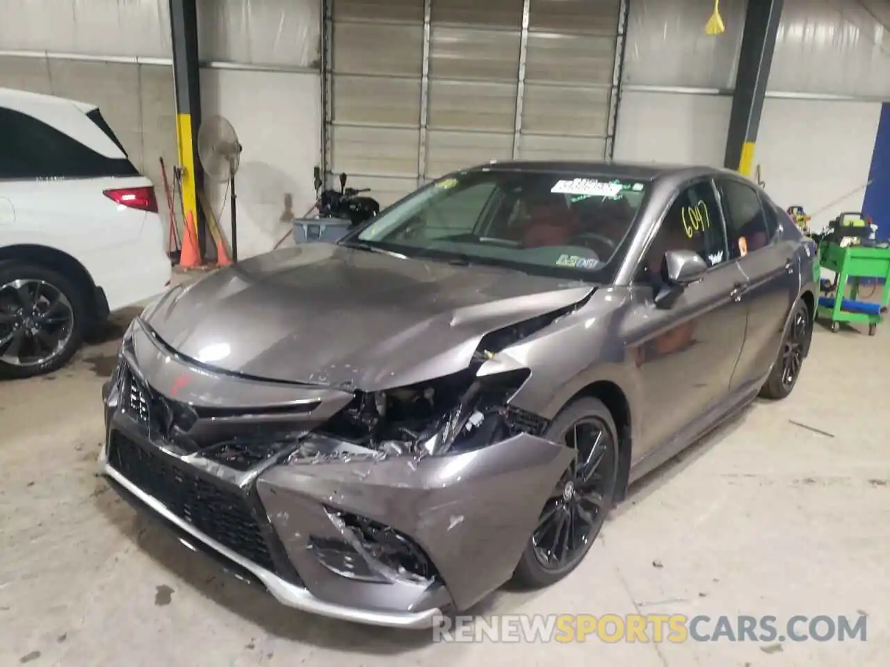 2 Photograph of a damaged car 4T1K31AK7NU581319 TOYOTA CAMRY 2022