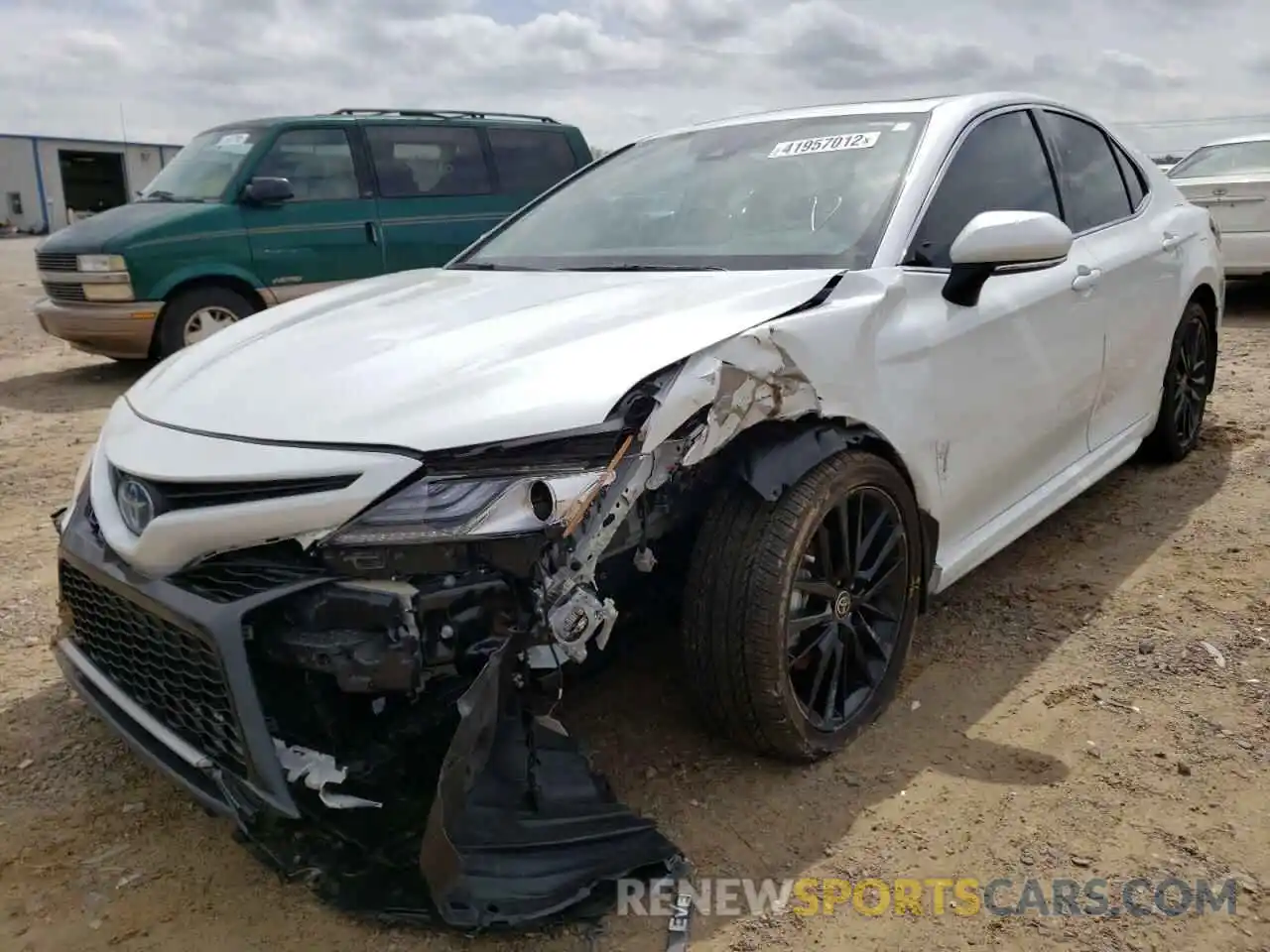 2 Photograph of a damaged car 4T1K31AK9NU577255 TOYOTA CAMRY 2022