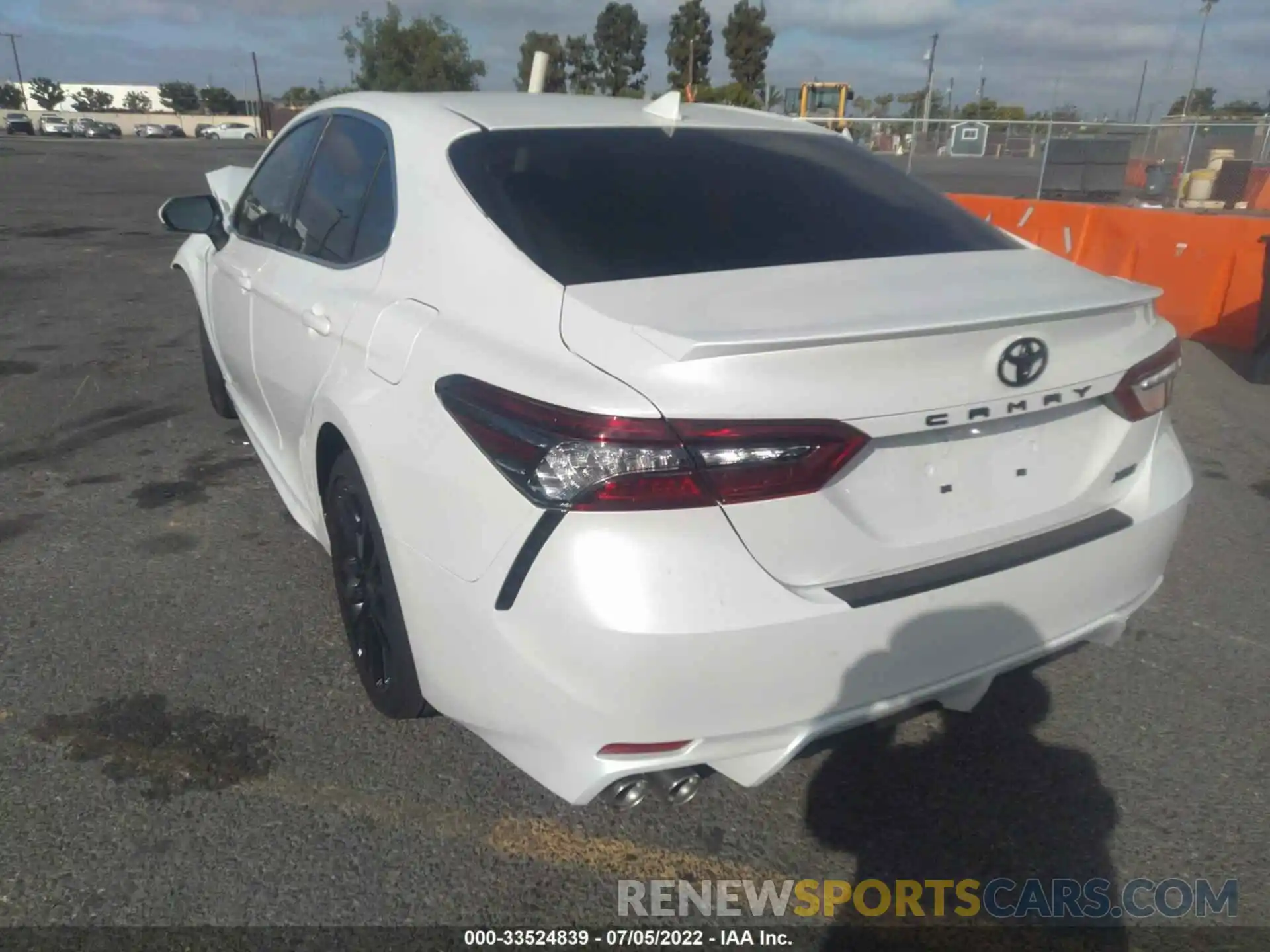 3 Photograph of a damaged car 4T1K61AK0NU008723 TOYOTA CAMRY 2022