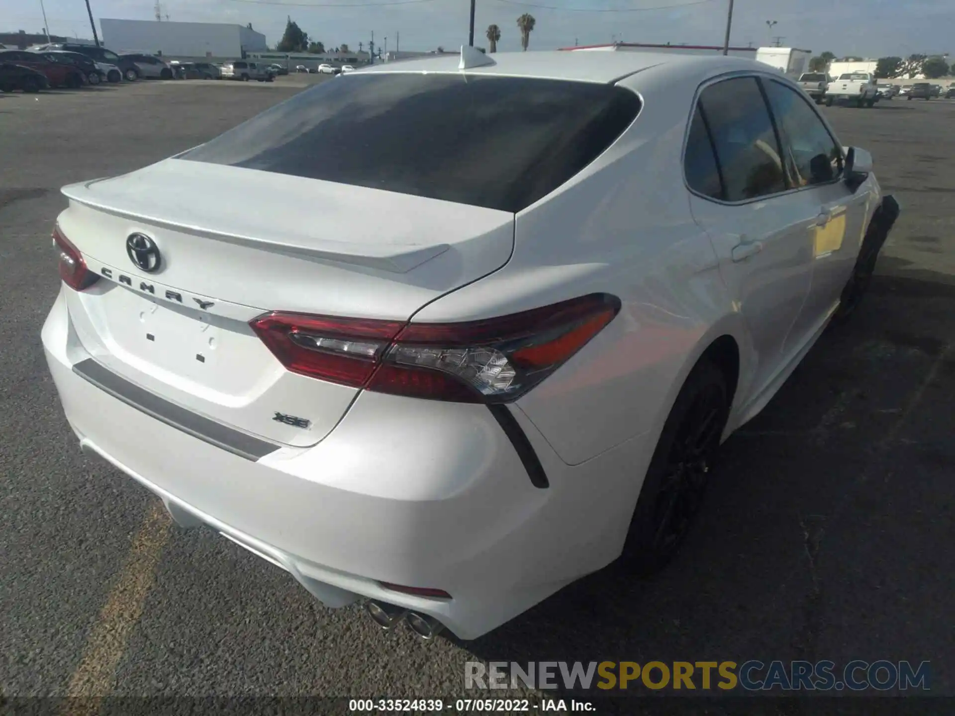 4 Photograph of a damaged car 4T1K61AK0NU008723 TOYOTA CAMRY 2022