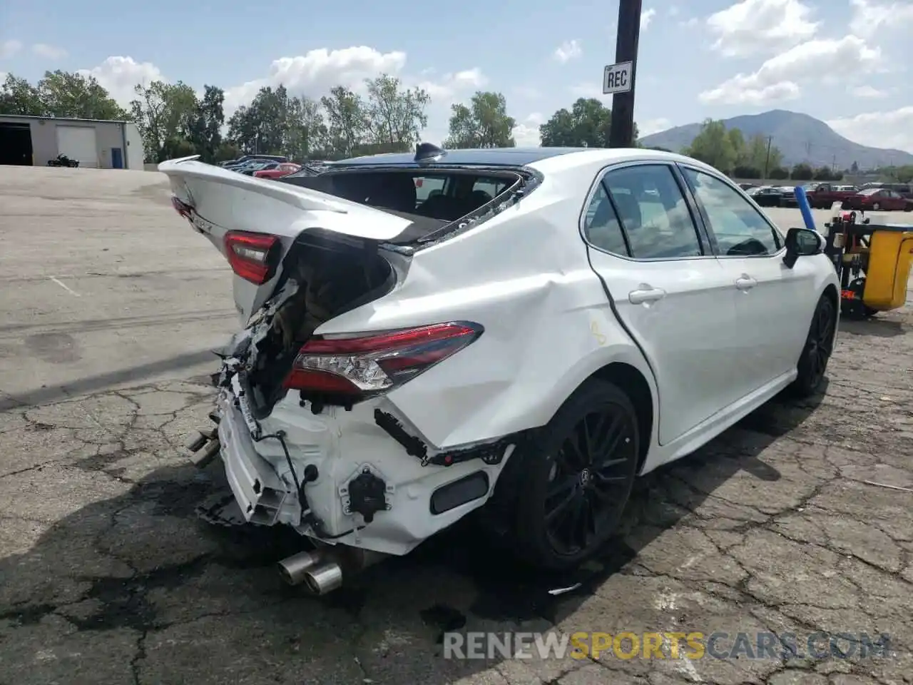 4 Photograph of a damaged car 4T1K61AK1NU011565 TOYOTA CAMRY 2022