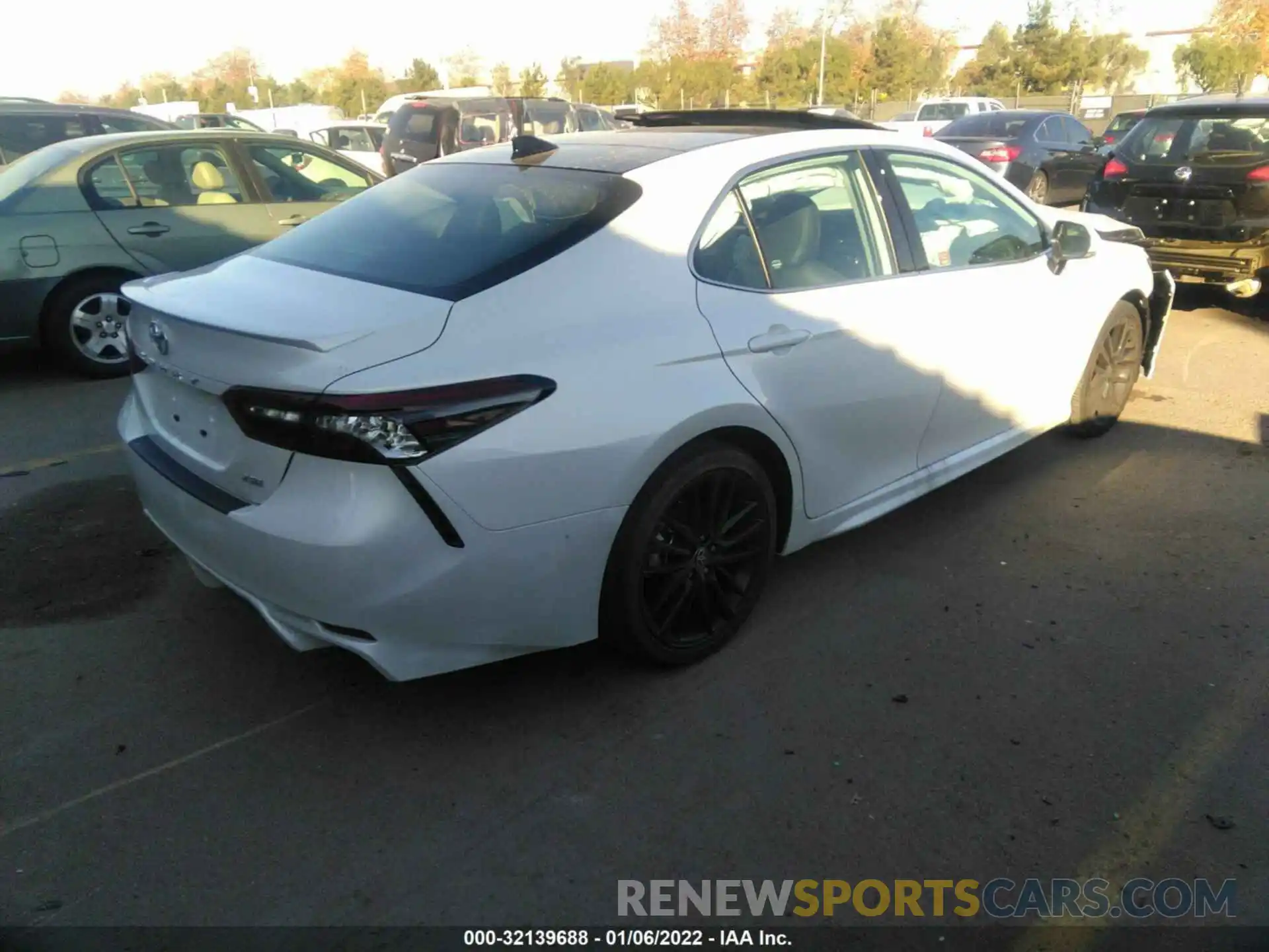 4 Photograph of a damaged car 4T1K61AK1NU012134 TOYOTA CAMRY 2022