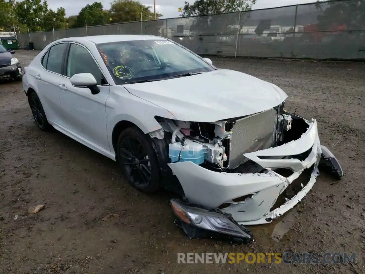 1 Photograph of a damaged car 4T1K61AK2NU001692 TOYOTA CAMRY 2022