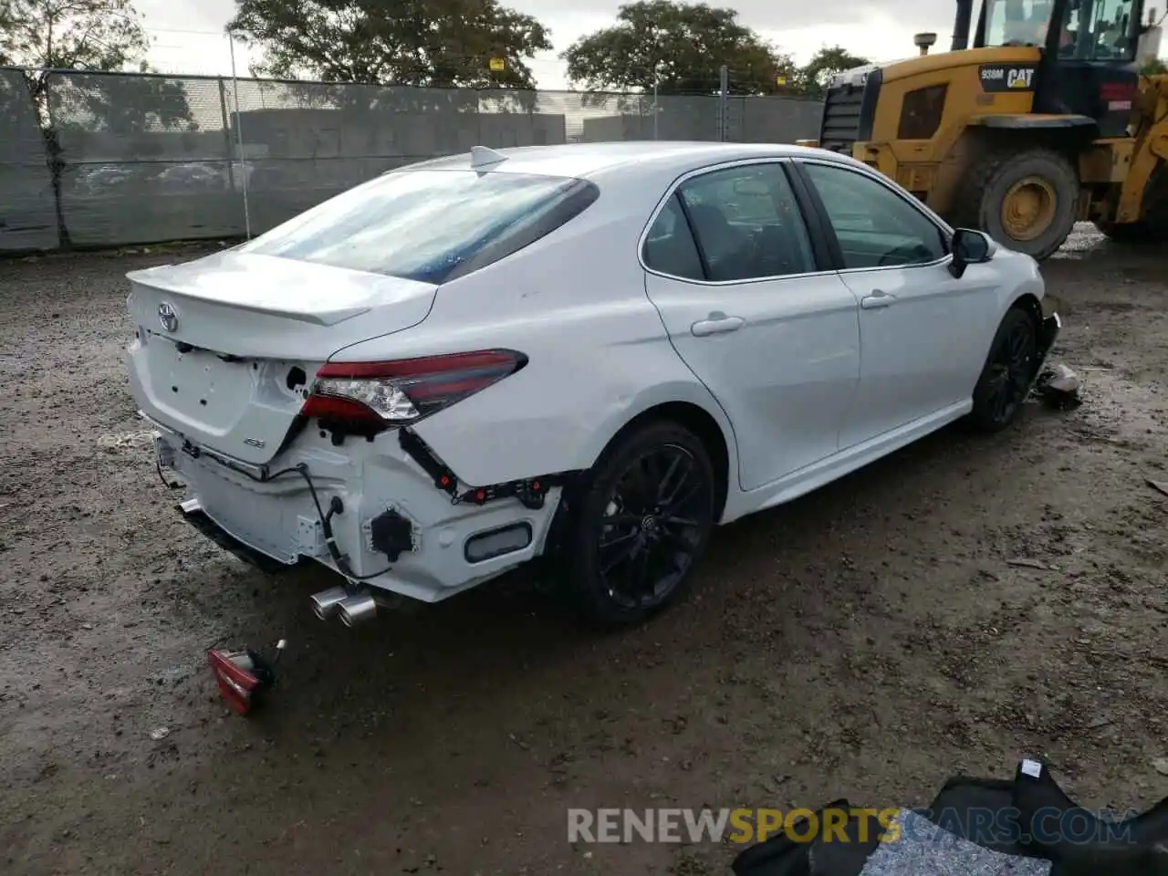 4 Photograph of a damaged car 4T1K61AK2NU001692 TOYOTA CAMRY 2022