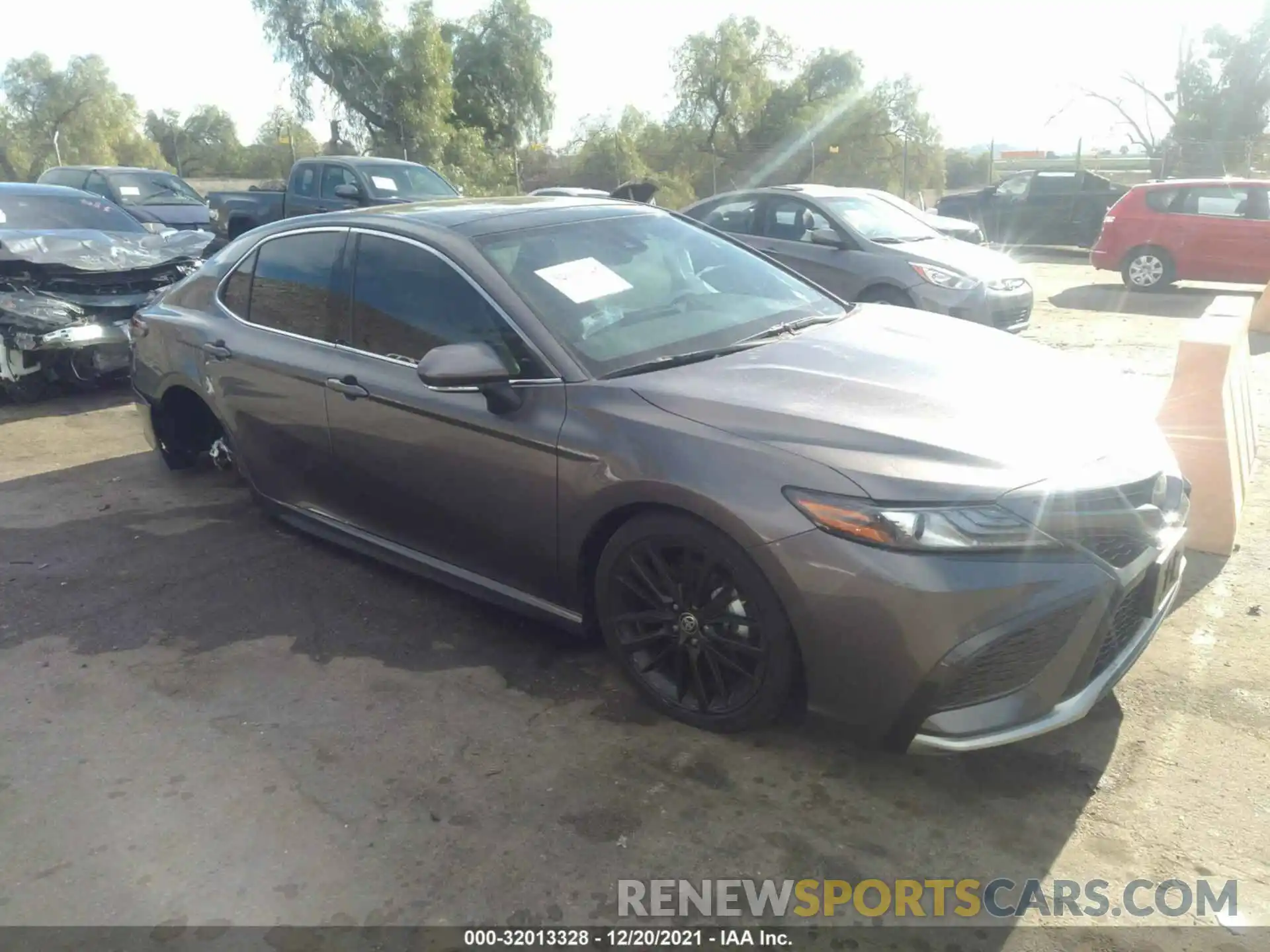 1 Photograph of a damaged car 4T1K61AK2NU008710 TOYOTA CAMRY 2022