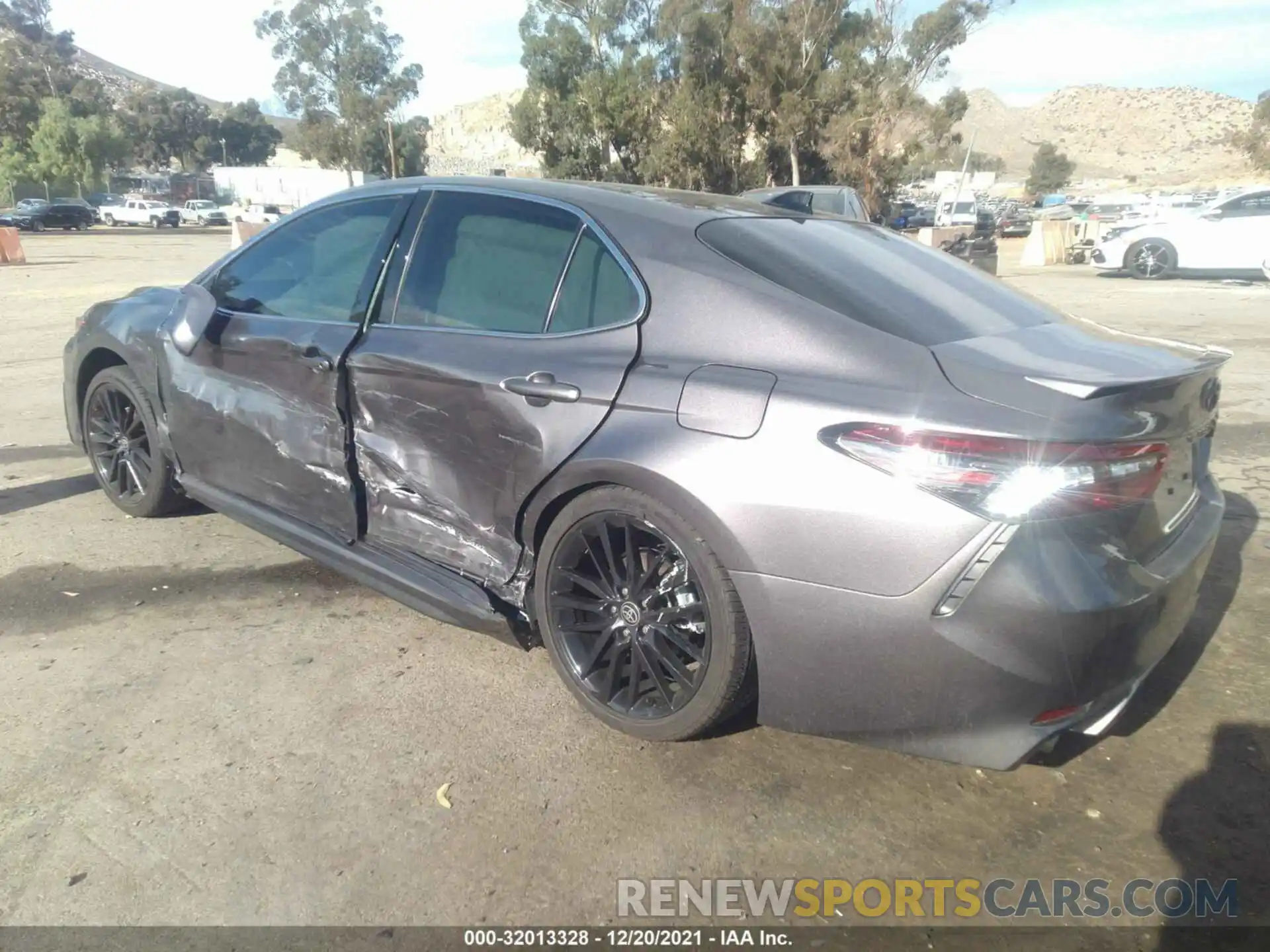 3 Photograph of a damaged car 4T1K61AK2NU008710 TOYOTA CAMRY 2022