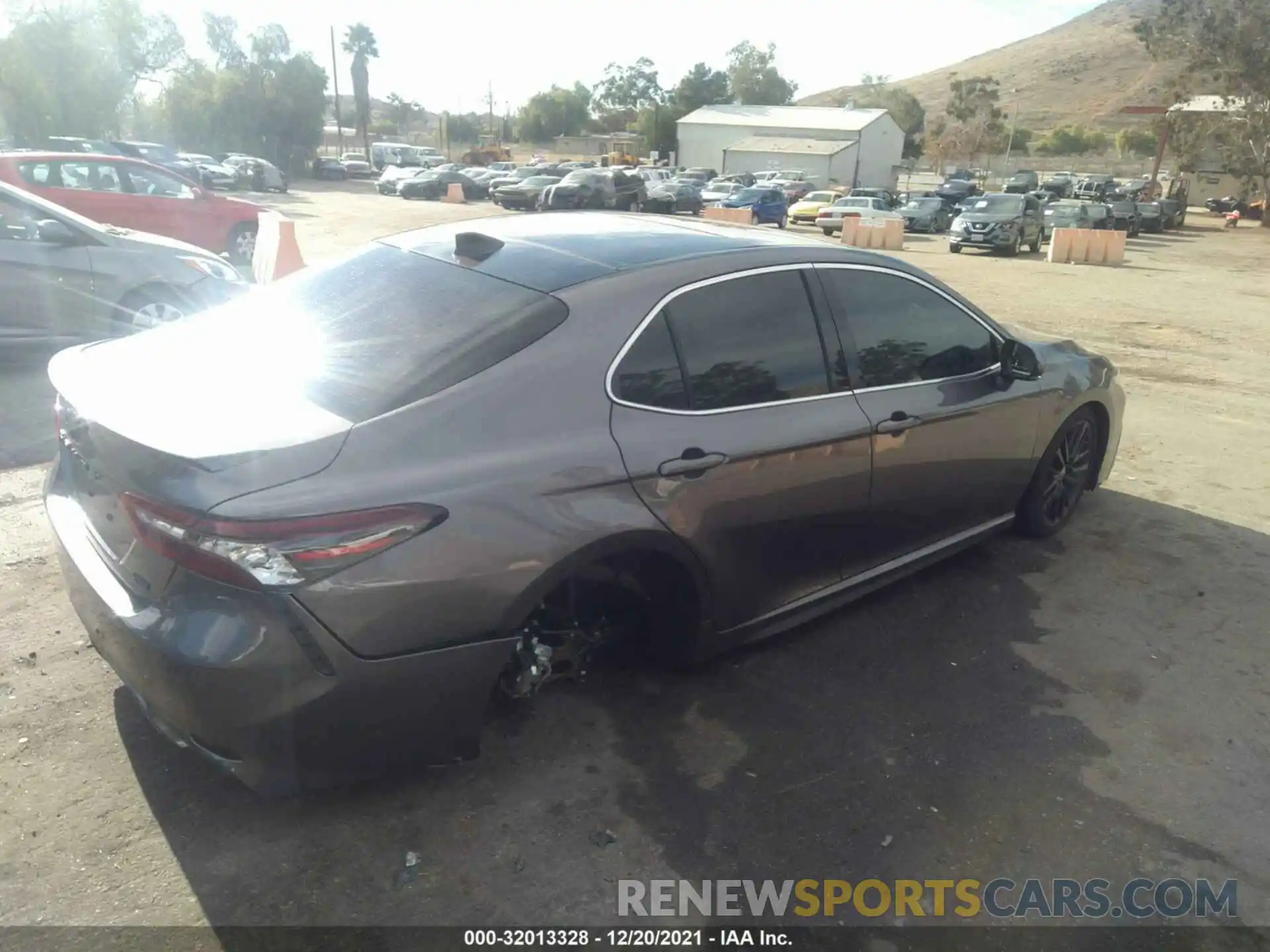 4 Photograph of a damaged car 4T1K61AK2NU008710 TOYOTA CAMRY 2022