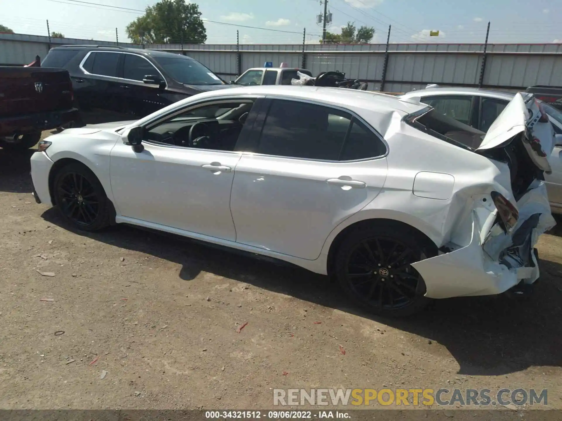 3 Photograph of a damaged car 4T1K61AK2NU028701 TOYOTA CAMRY 2022