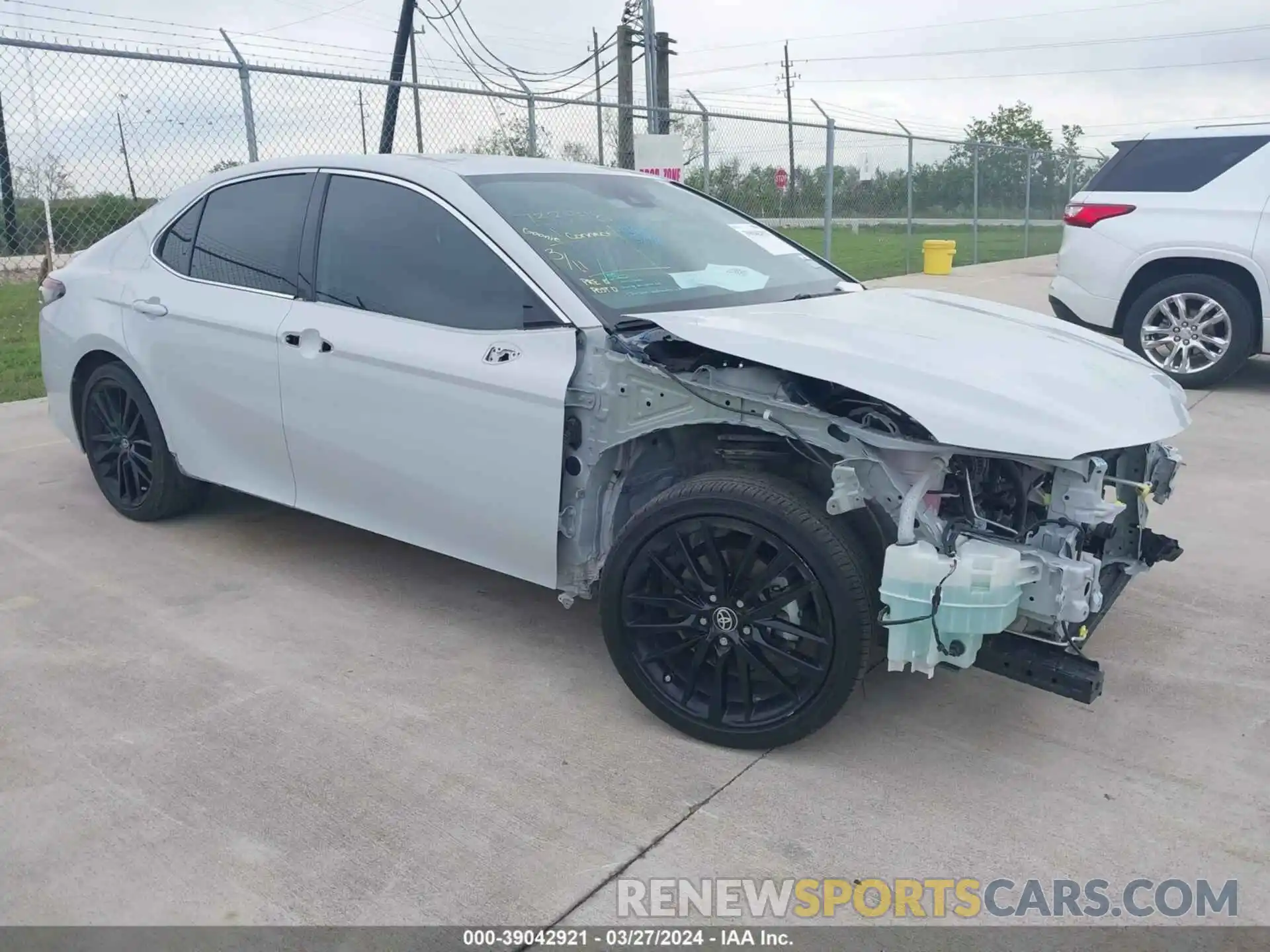 1 Photograph of a damaged car 4T1K61AK3NU030778 TOYOTA CAMRY 2022