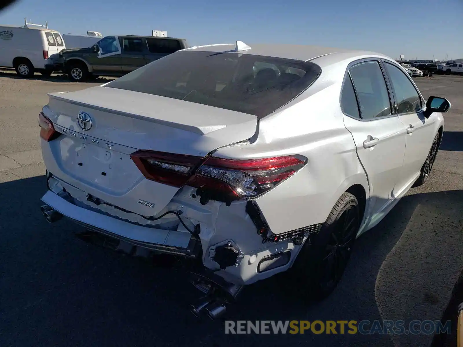 4 Photograph of a damaged car 4T1K61AK3NU620446 TOYOTA CAMRY 2022